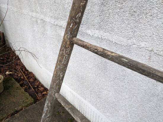 Painter's ladder, towel rack