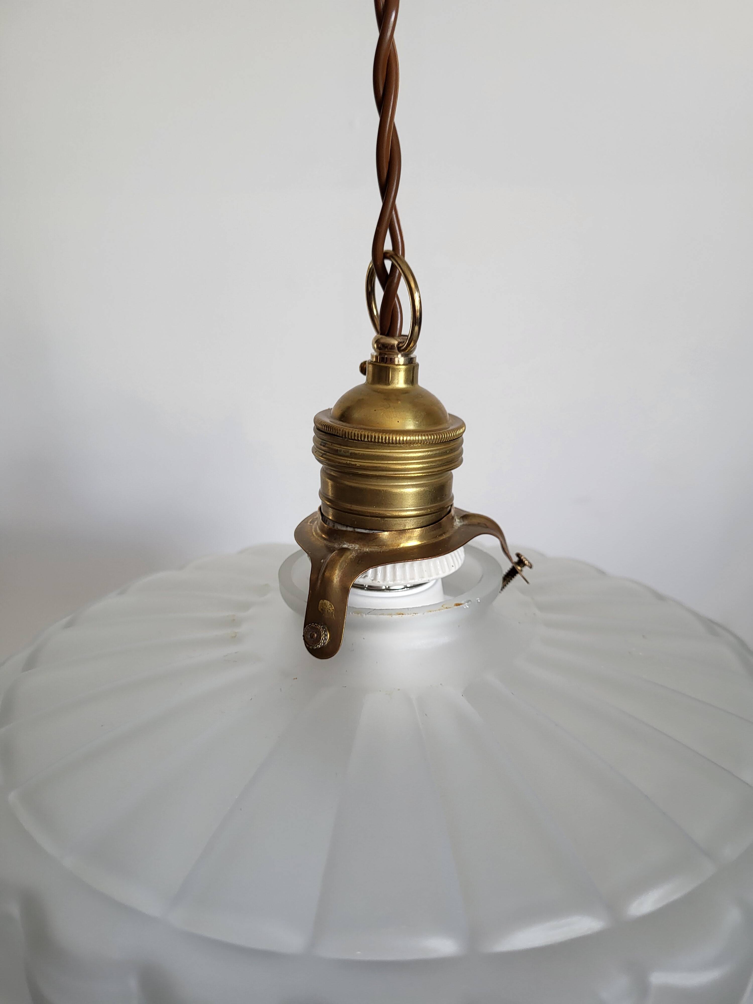 Lampe de plafond Art nouveau en persglas forgé avec décor floral, Frankrijk