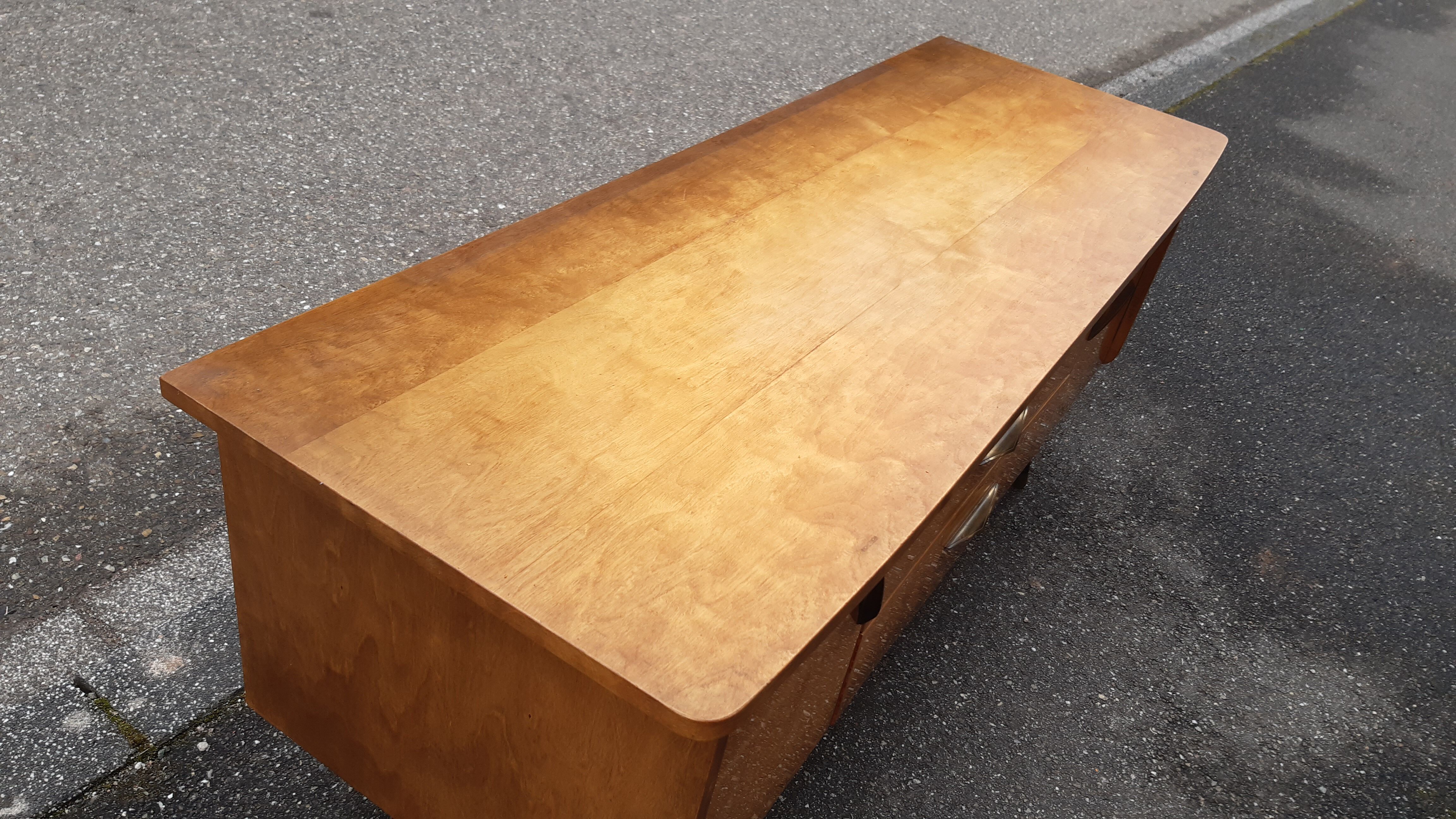 Vintage bass enfilade