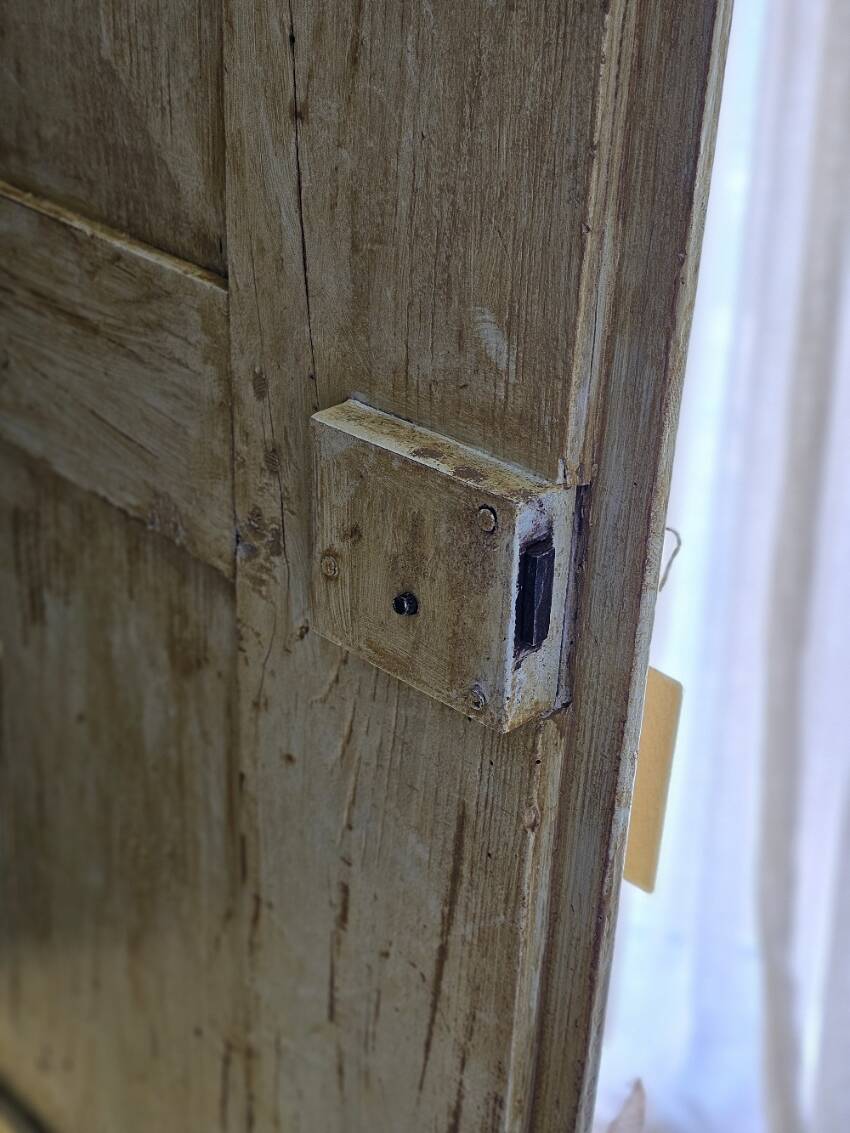 19th-century bonnetière wardrobe | Claudia