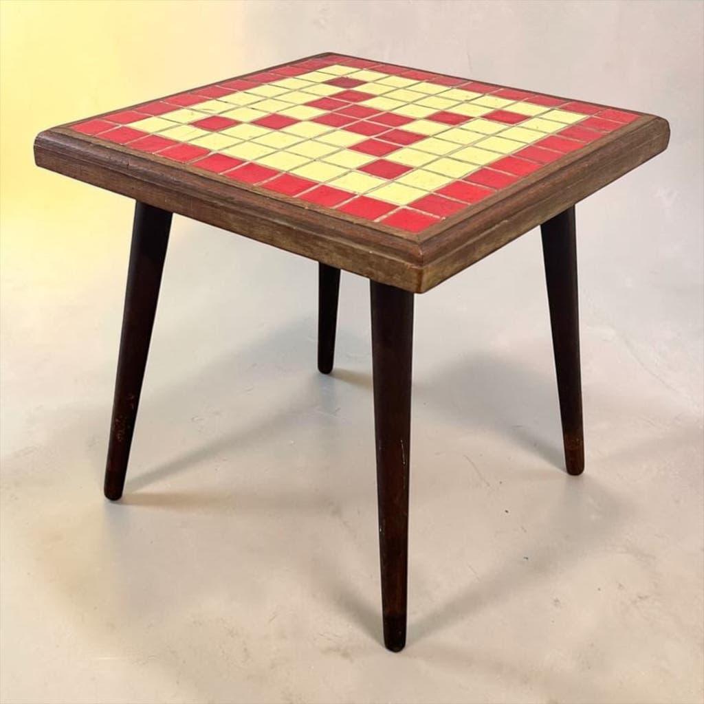 Table d'appoint vintage en bois avec plateau en céramique/carrelage