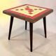Table d'appoint vintage en bois avec plateau en céramique/carrelage