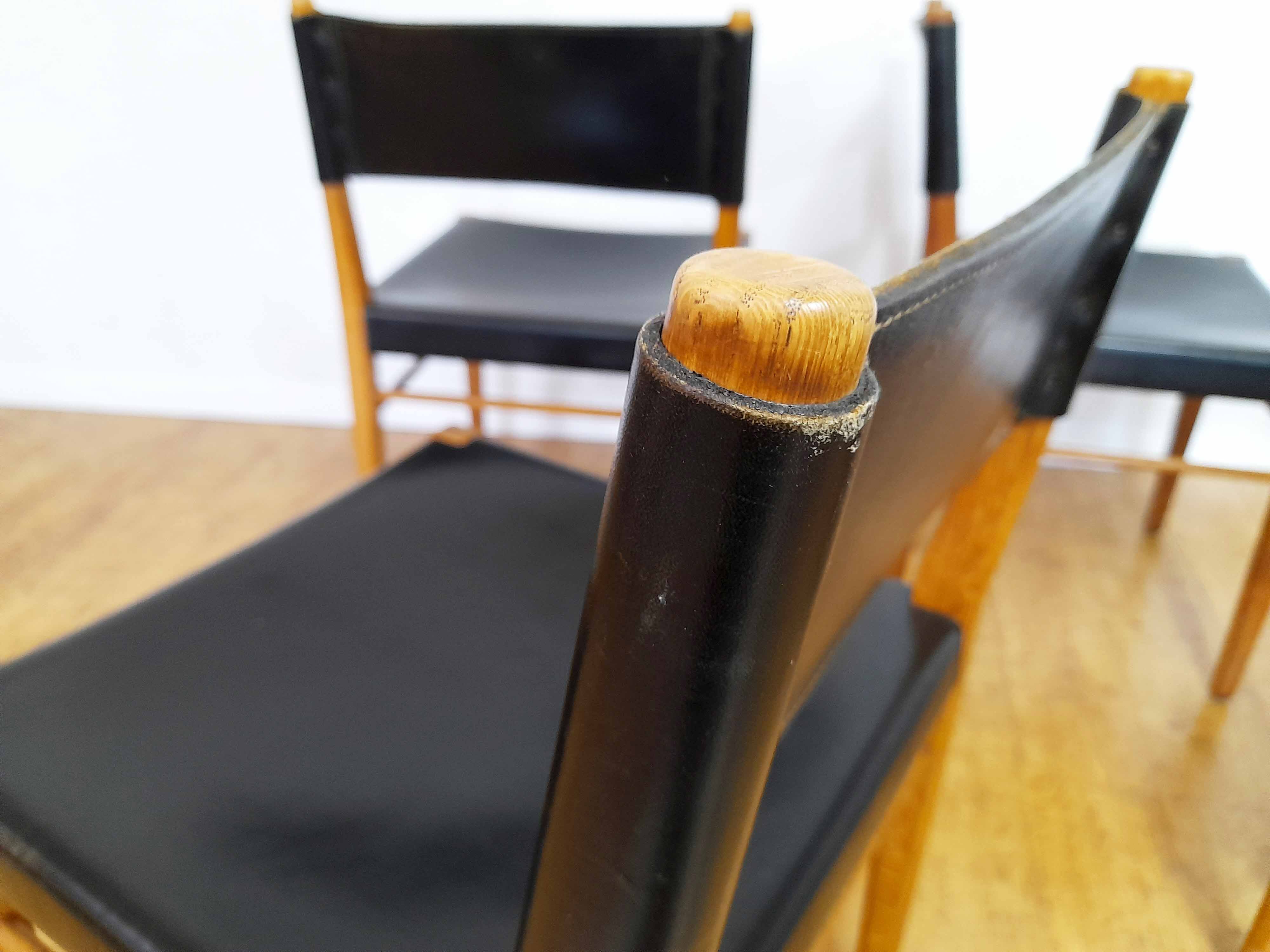 Set of 4 oak and leather chairs