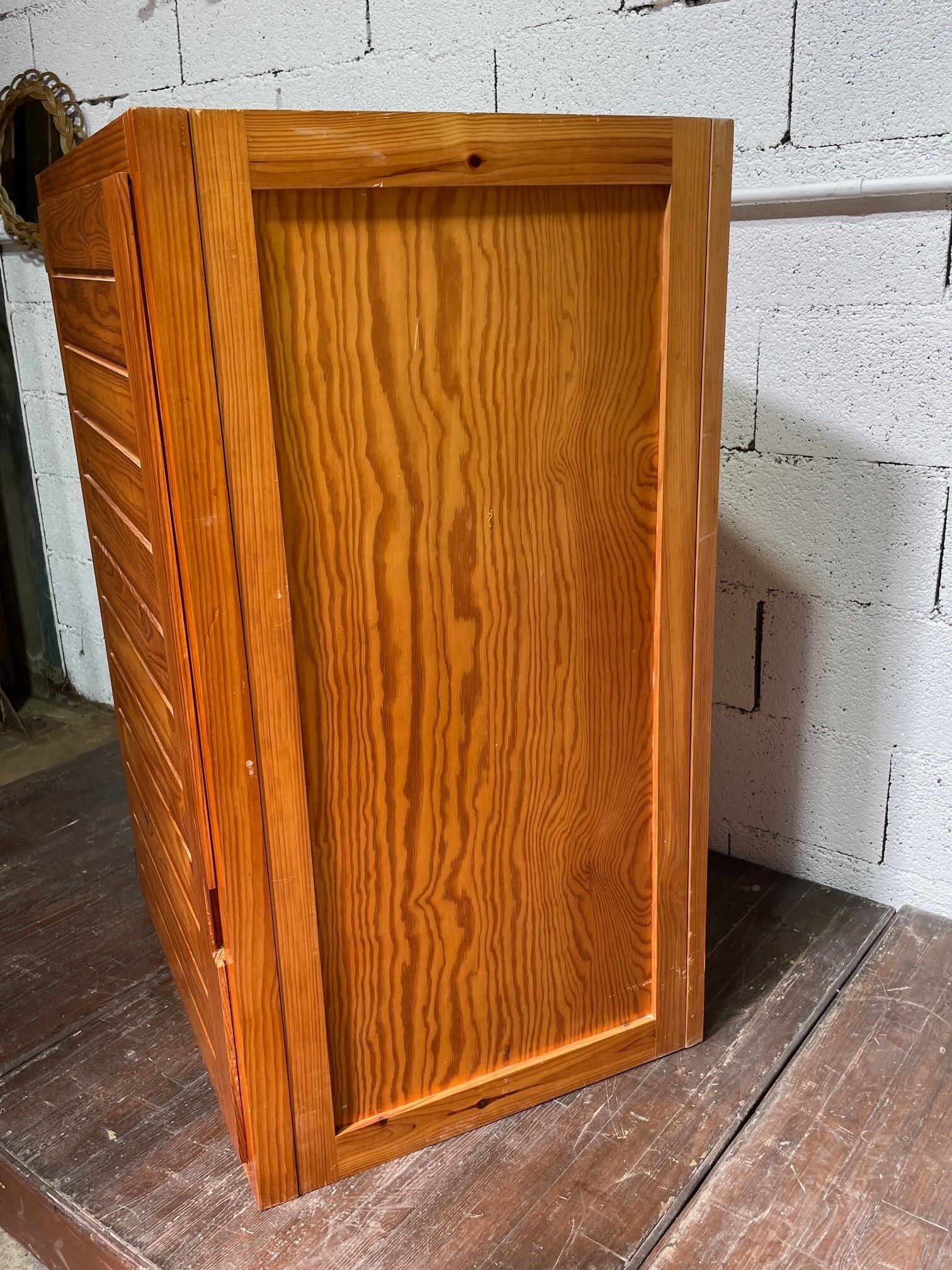 Meuble de rangement en pin par Pierre Gautier Delaye vintage années 1950