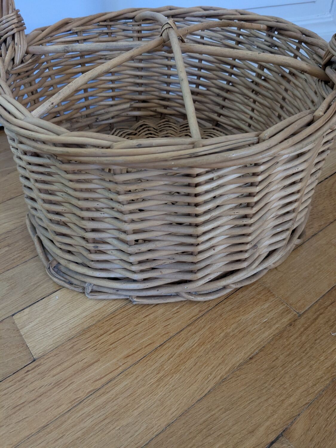 Wicker bottle basket