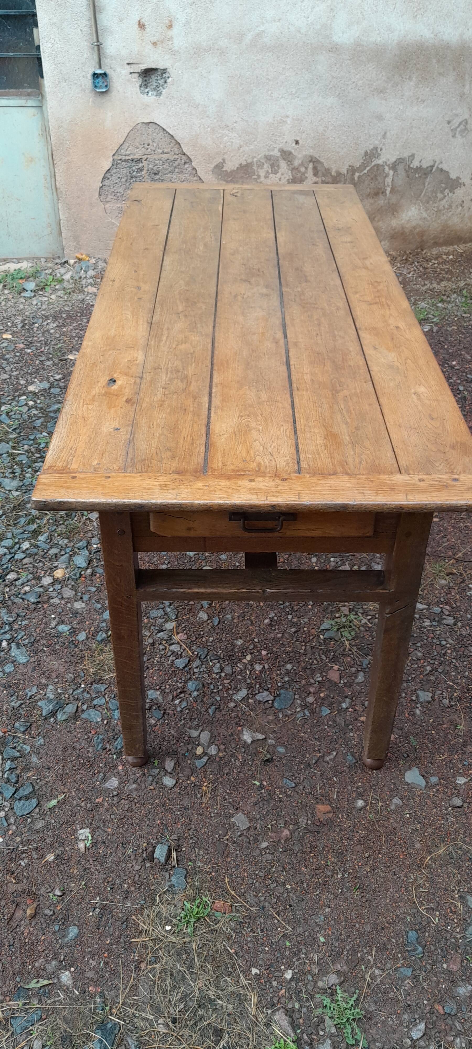Oak kneading farm table