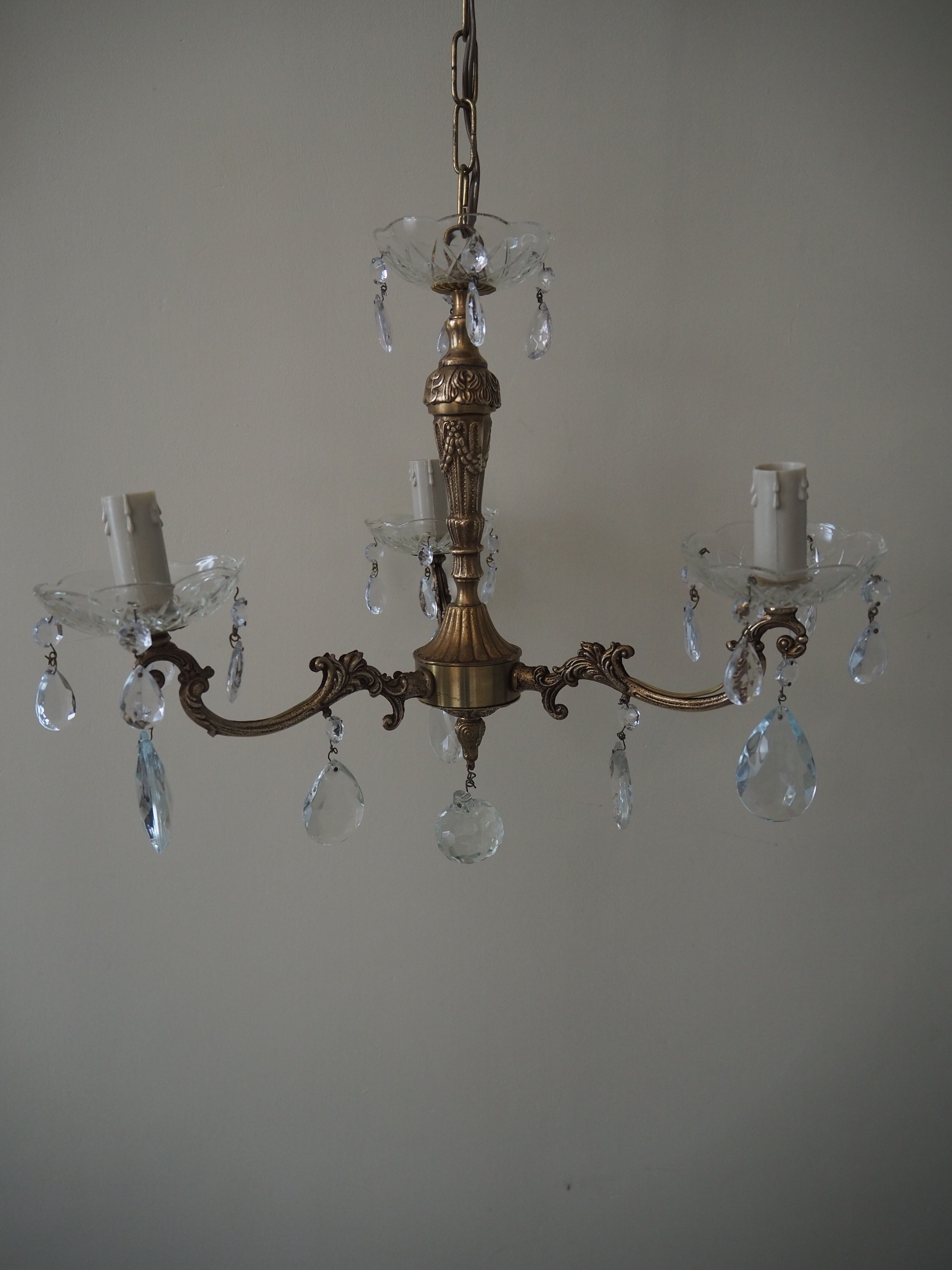 Cast bronze chandelier and crystal tassels – 3 fires