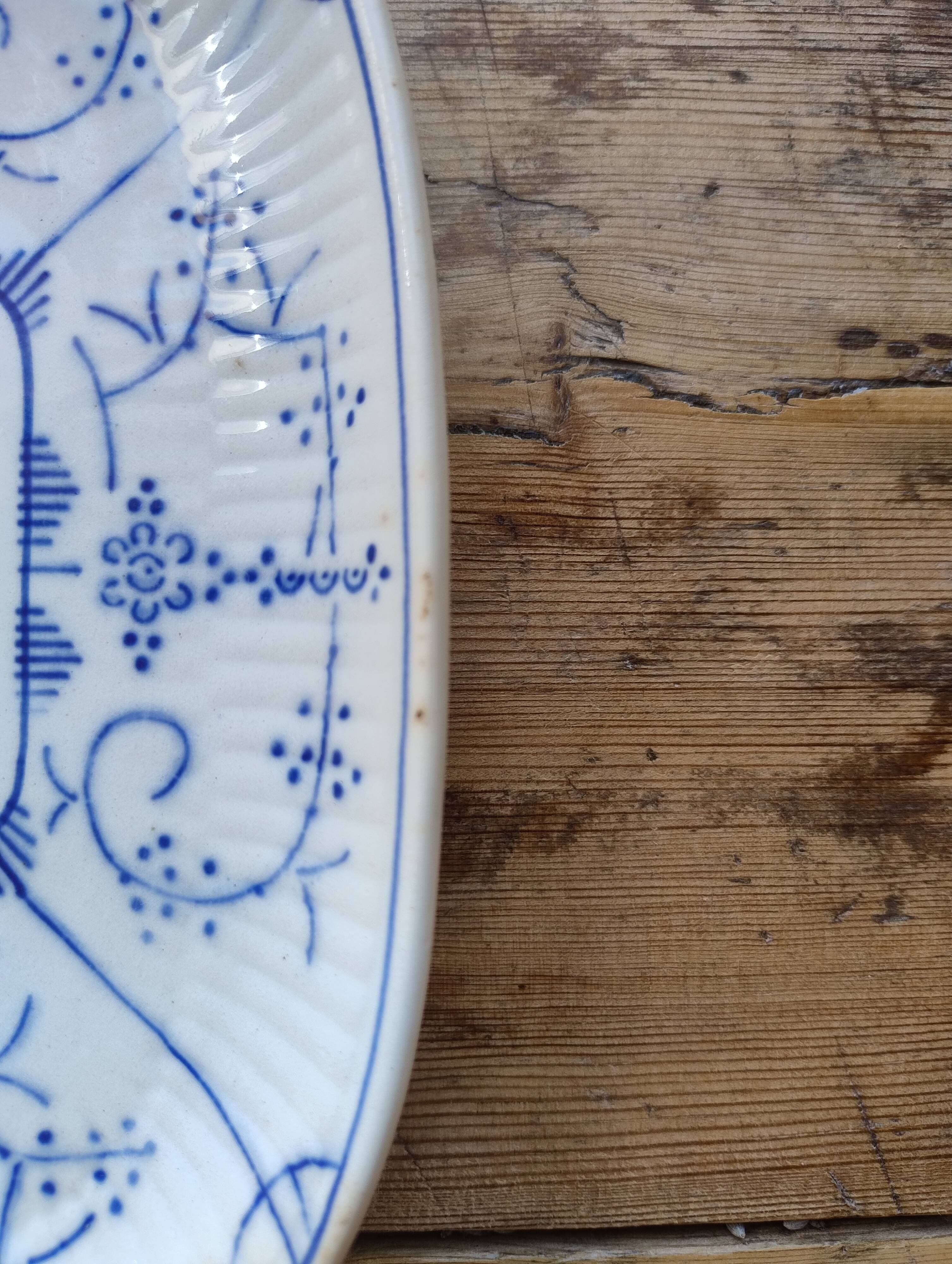 Beautiful dish / praline with Copenhagen decoration from the Boch L factory.