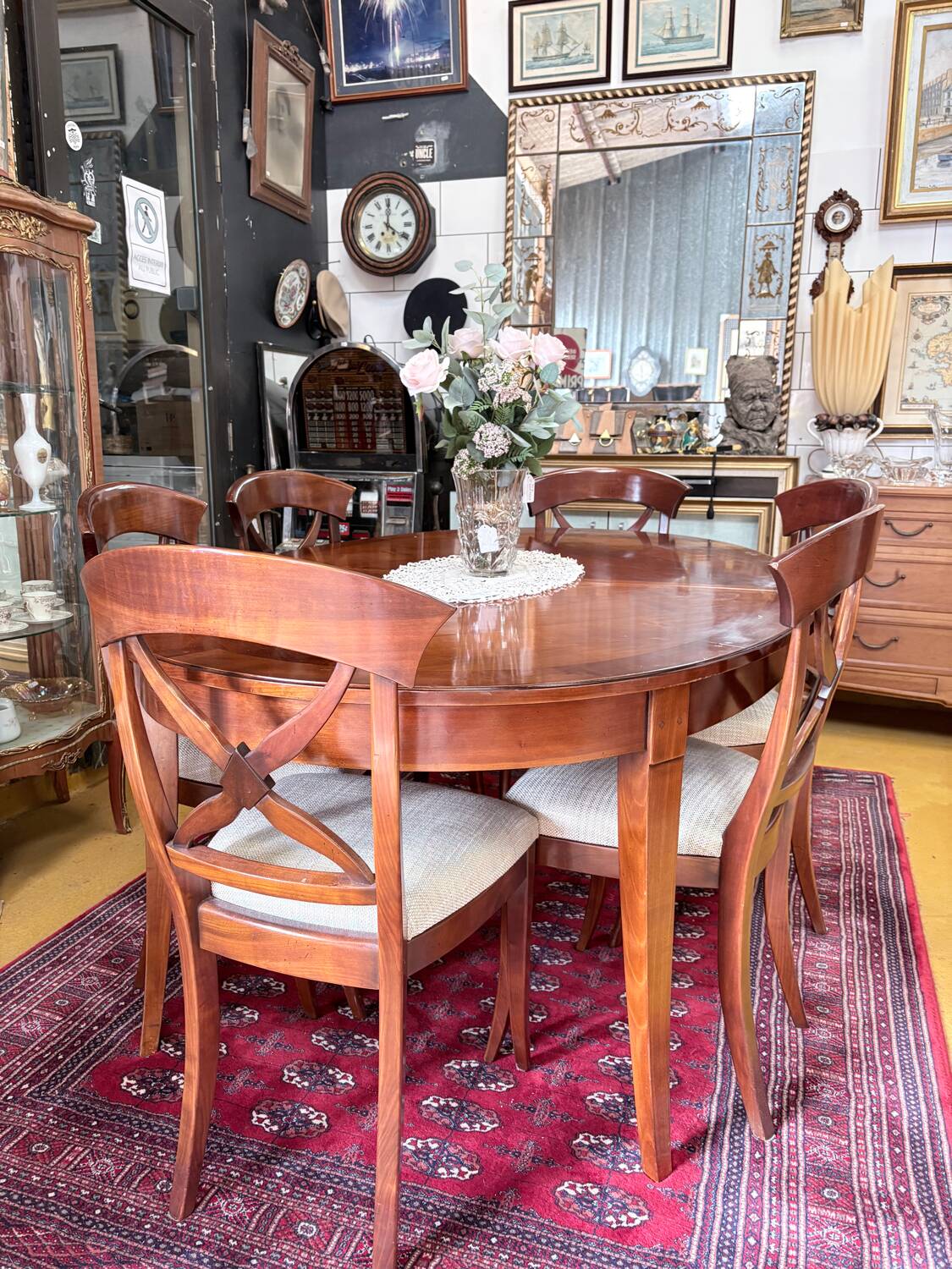 Extendable dining table in cherry wood