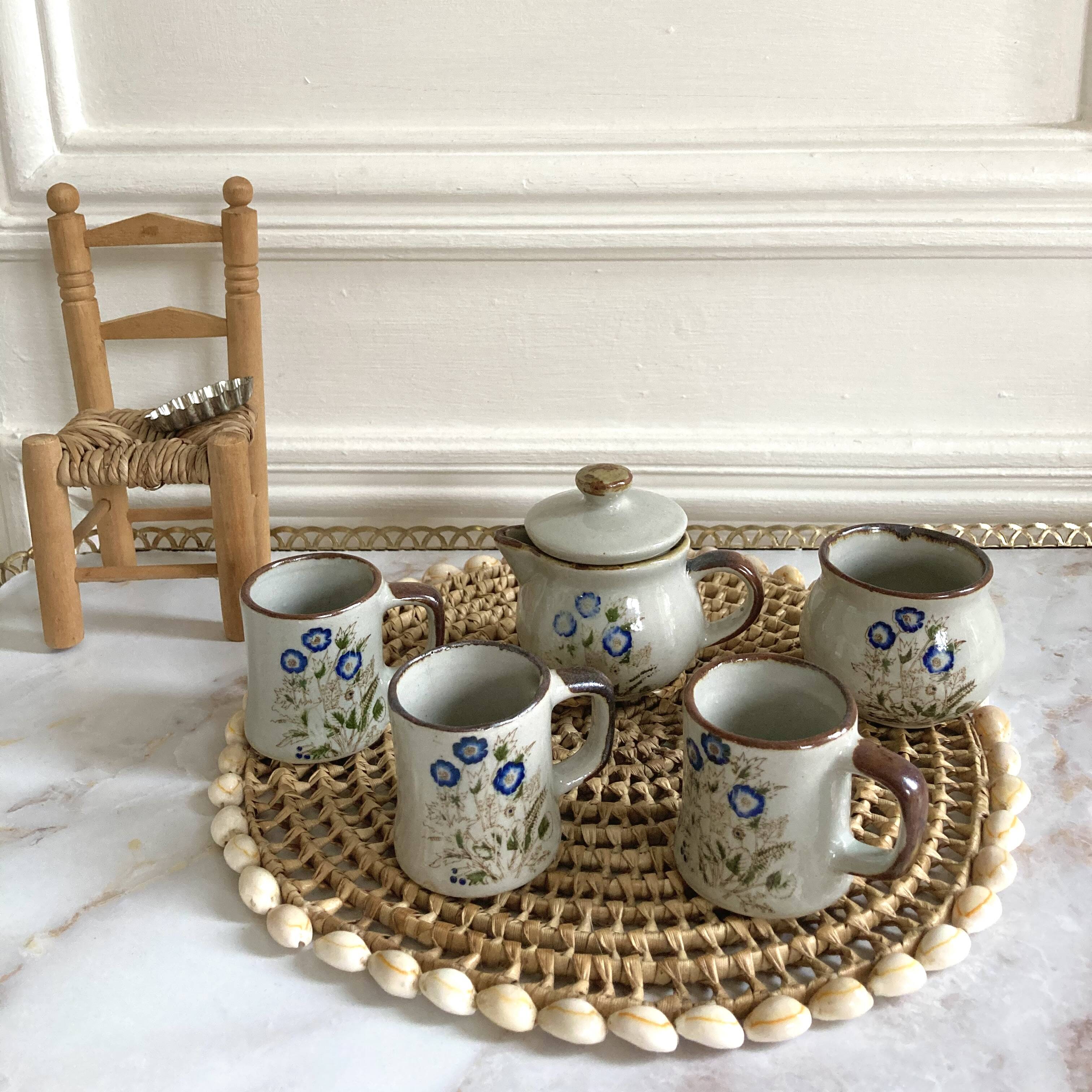 Vintage stoneware dinette with flower decor