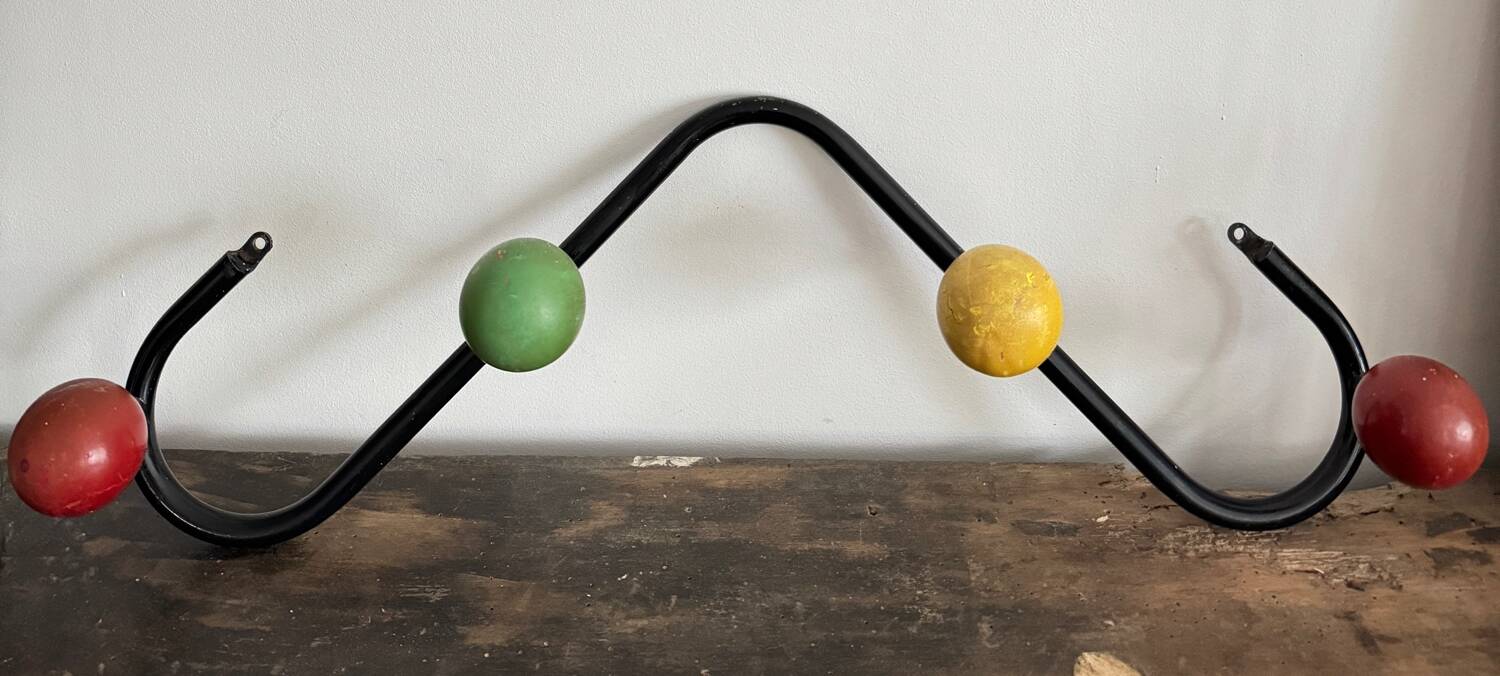 Wall coat rack with 4 wooden balls