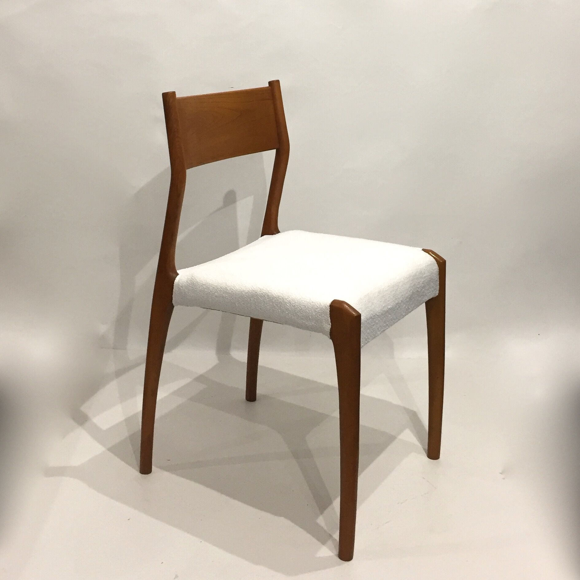 Chaise italienne retapissée bouclette