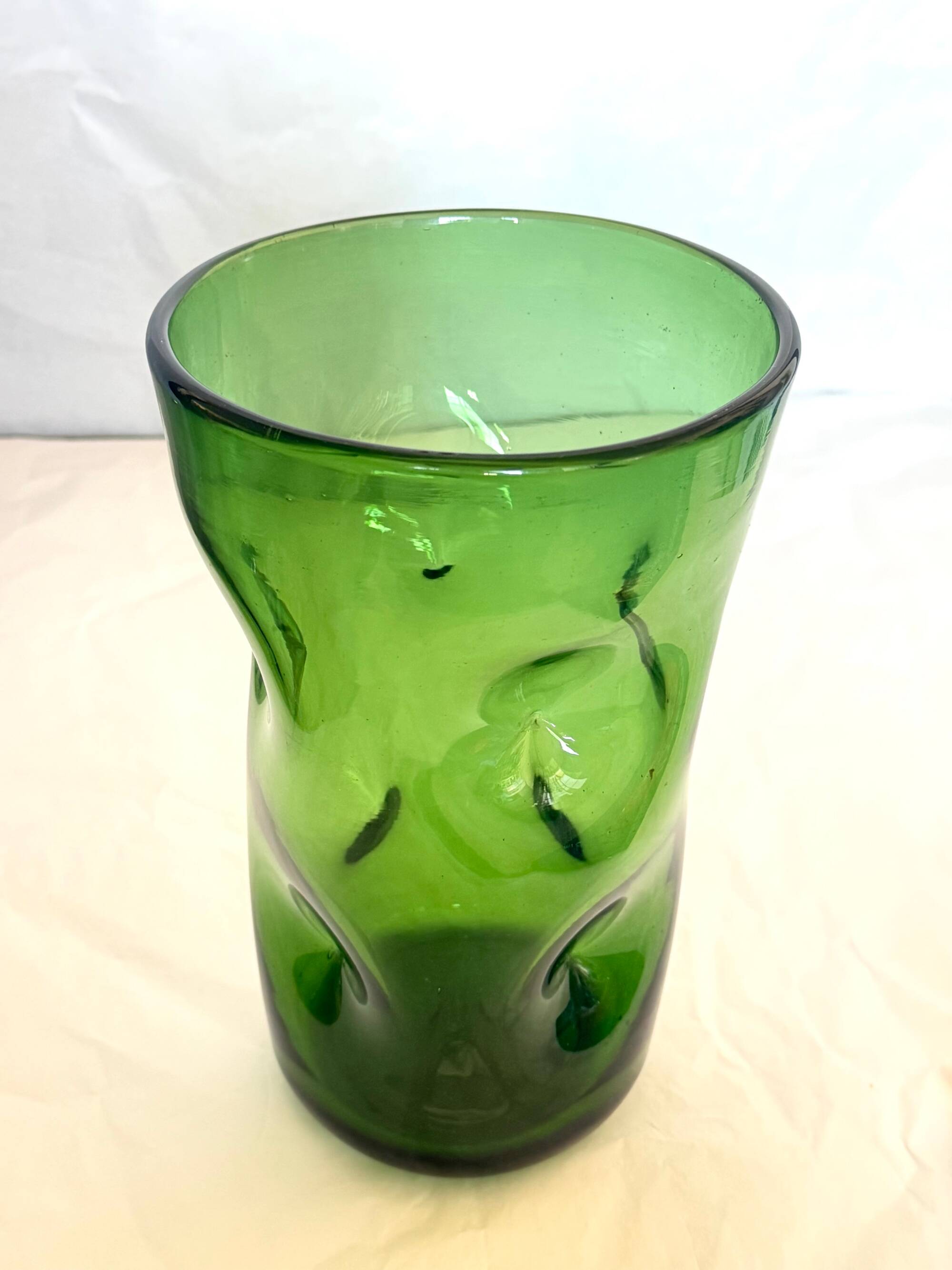 Vase cylindrique en verre soufflé à la main vert par Vetrerie Empolesi, Italie
