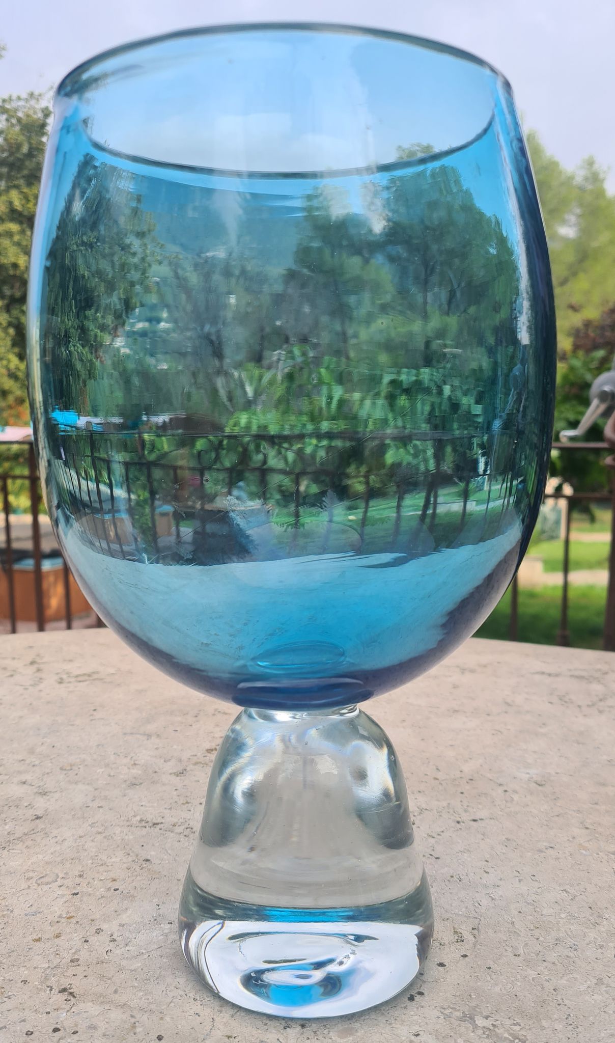 vase en verre bleu Design