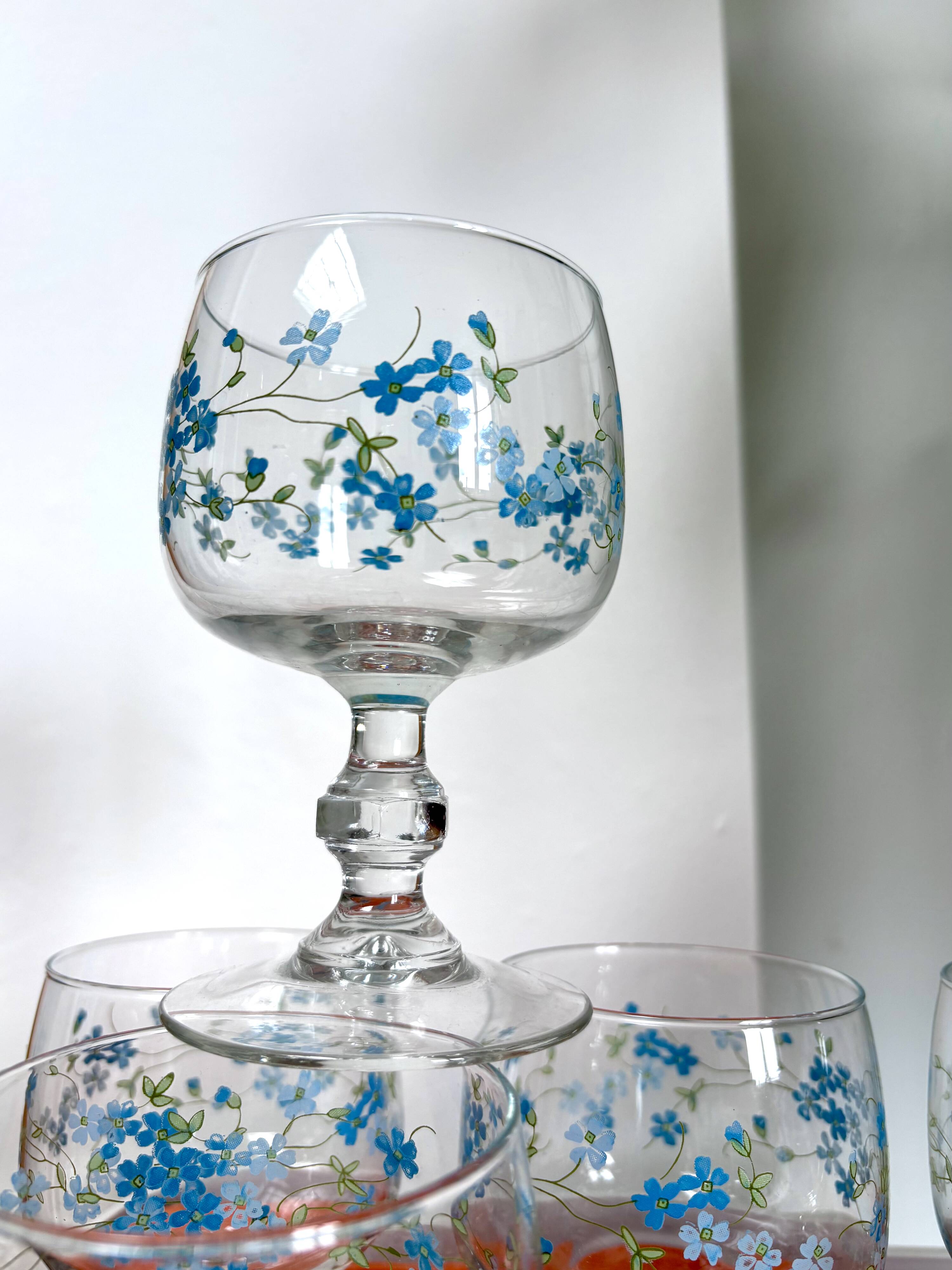 Set of 6 Arcopal Veronica Myosotis wine glasses