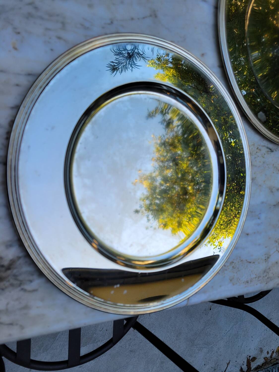 5 assiettes de présentation en métal argenté