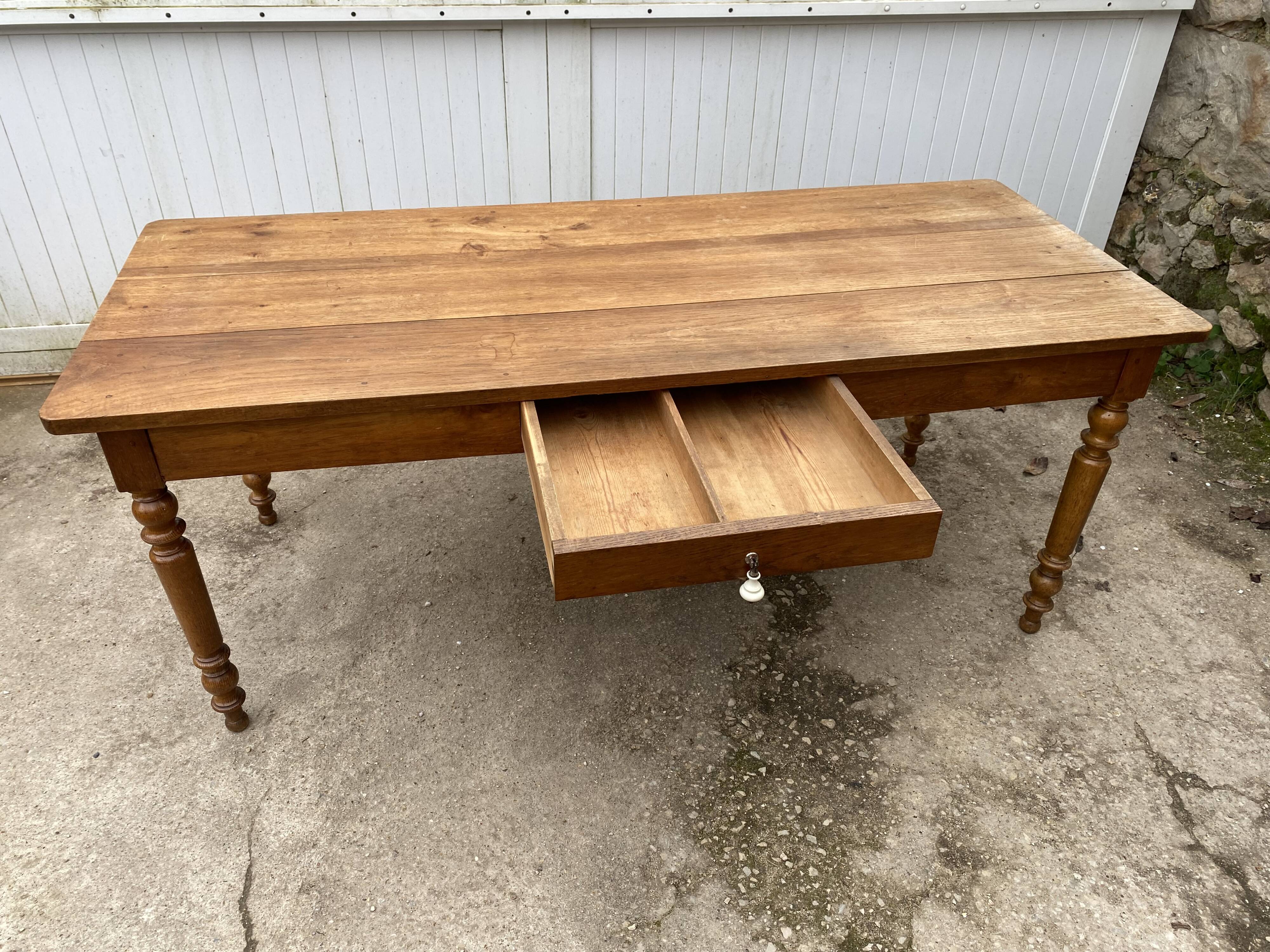 Farmhouse dining table for meals, made of solid oak, 1 drawer, 1950, 180x74cm.