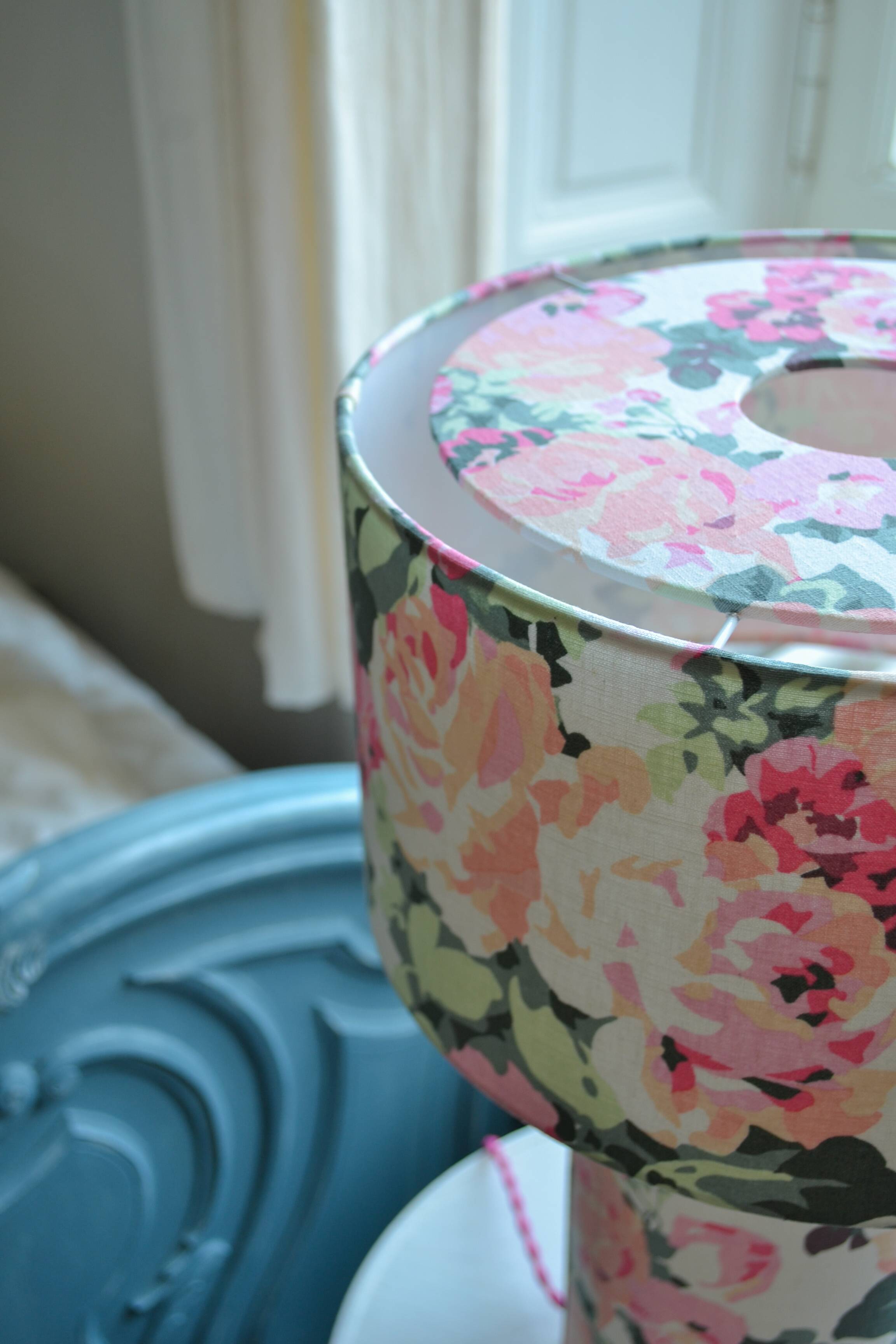 Floral fabric table lamp
