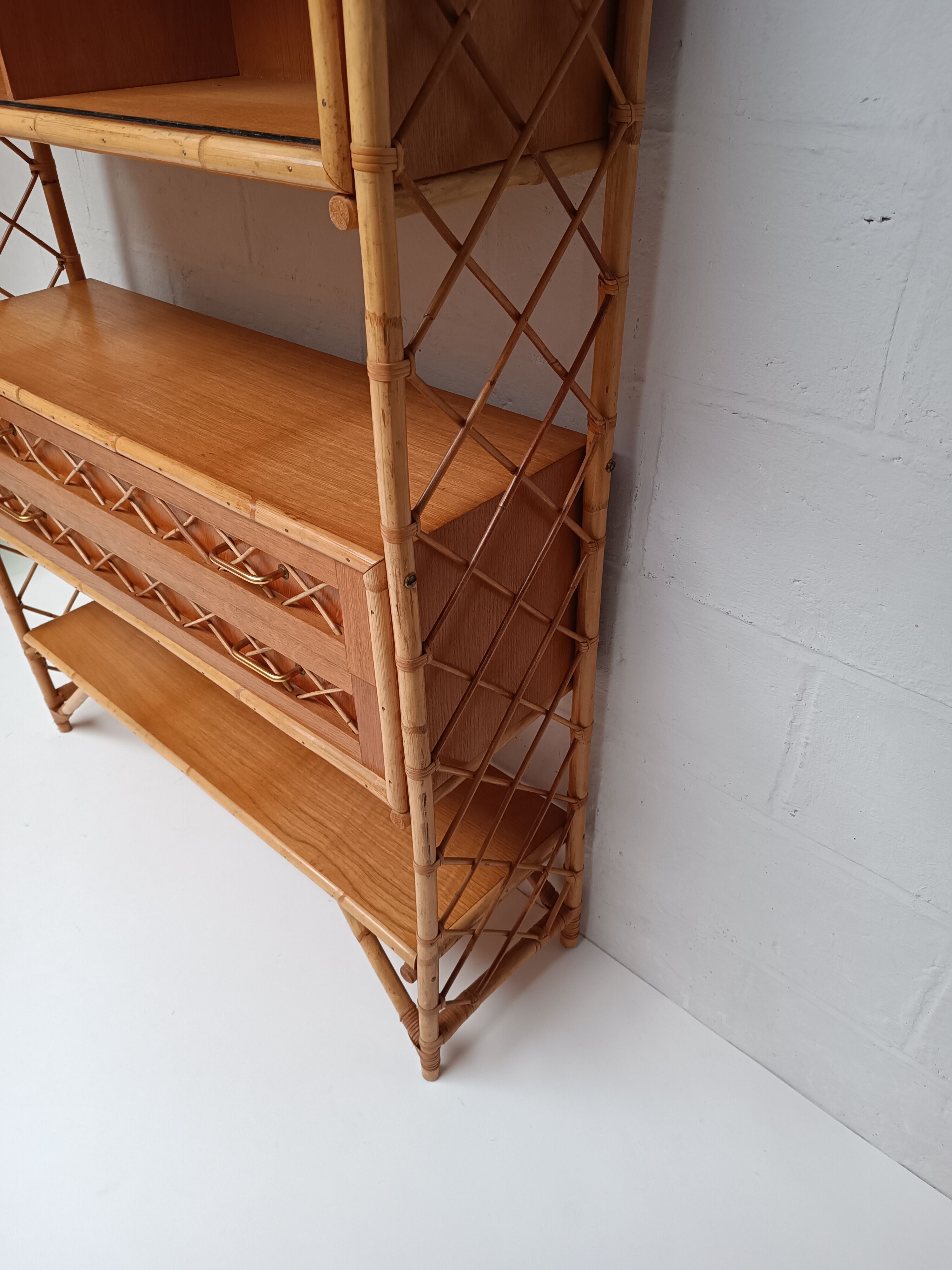 Bookcase shelf vintage in rattan