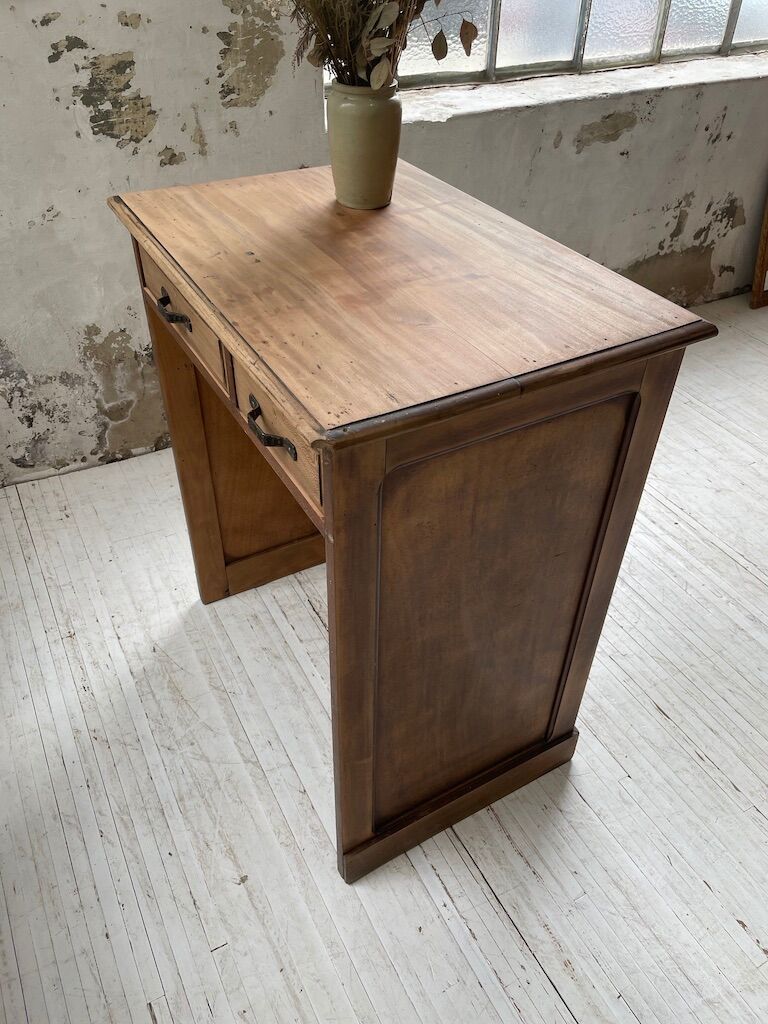 Oak trading post in early XXth century