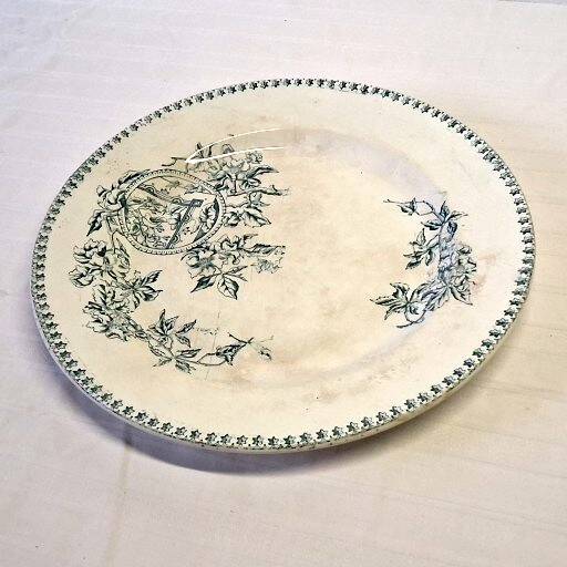 Plat à tarte ancien en terre de fer de chez Lebacqz et Bouchart en bon état