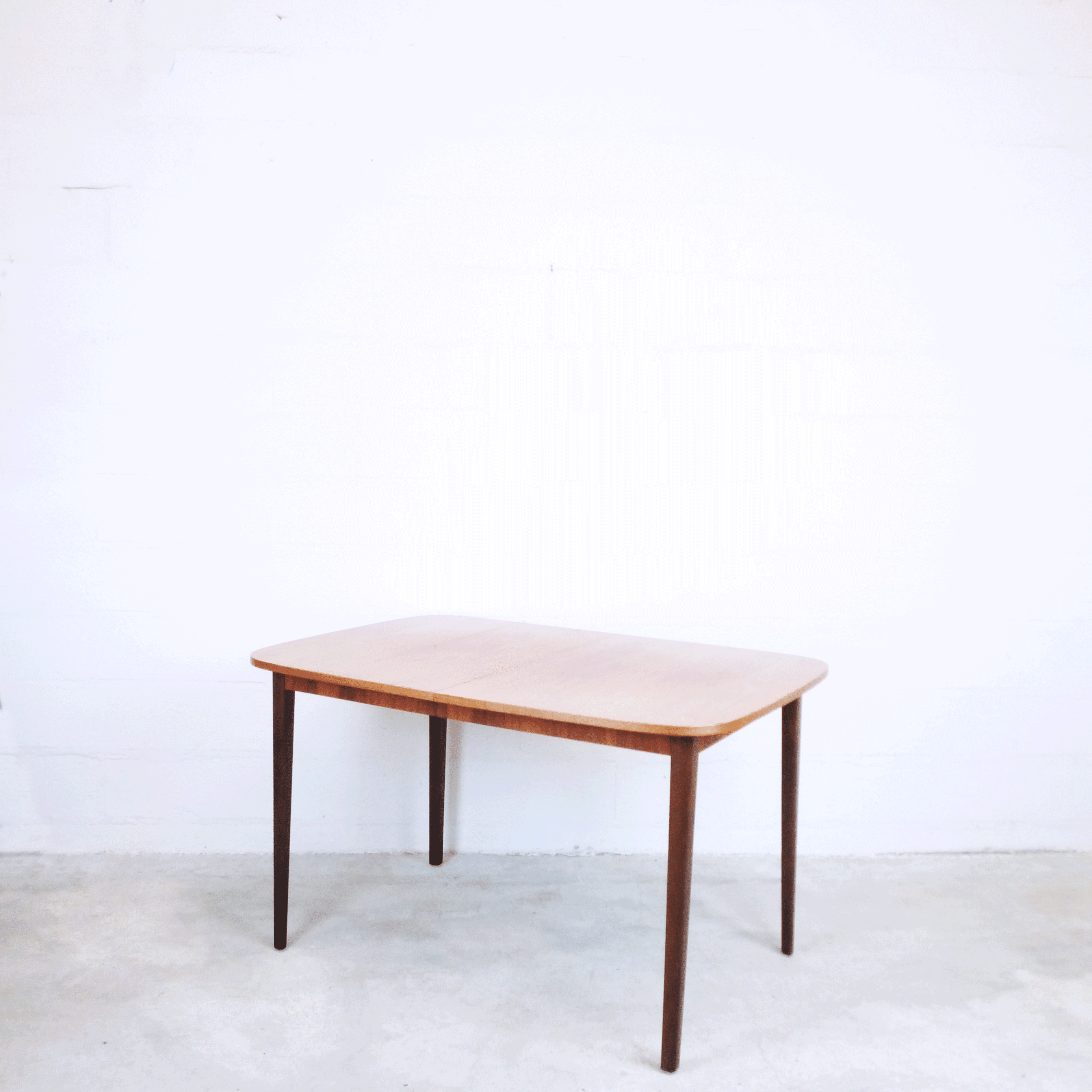 Table of extensible teak dining