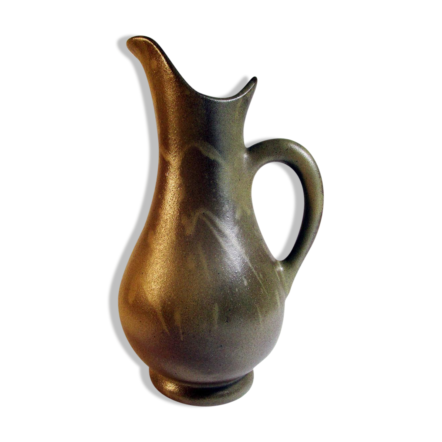 Pitcher jug in brown sandstone