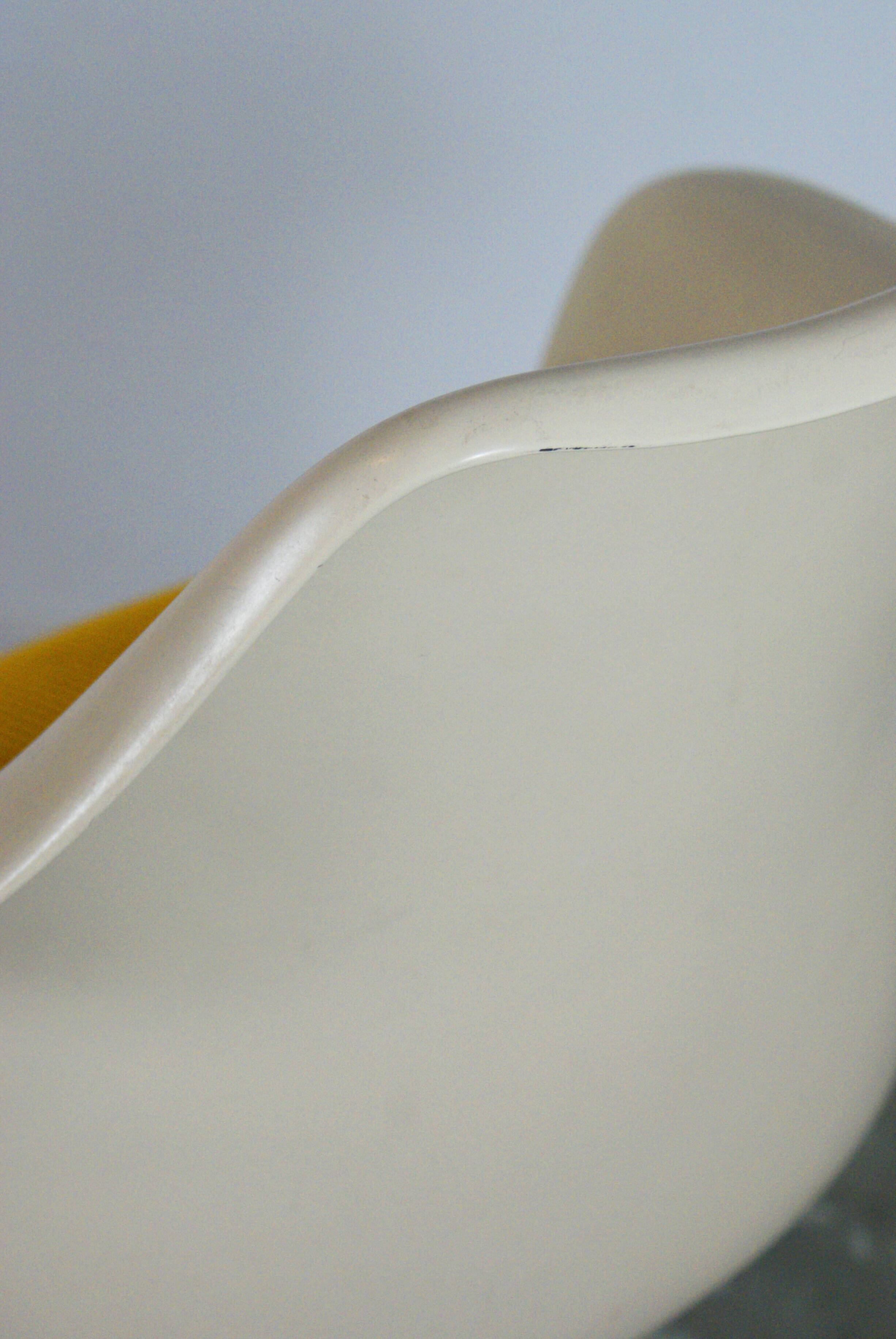 Tulip armchair by Eero Saarinen for Knoll International