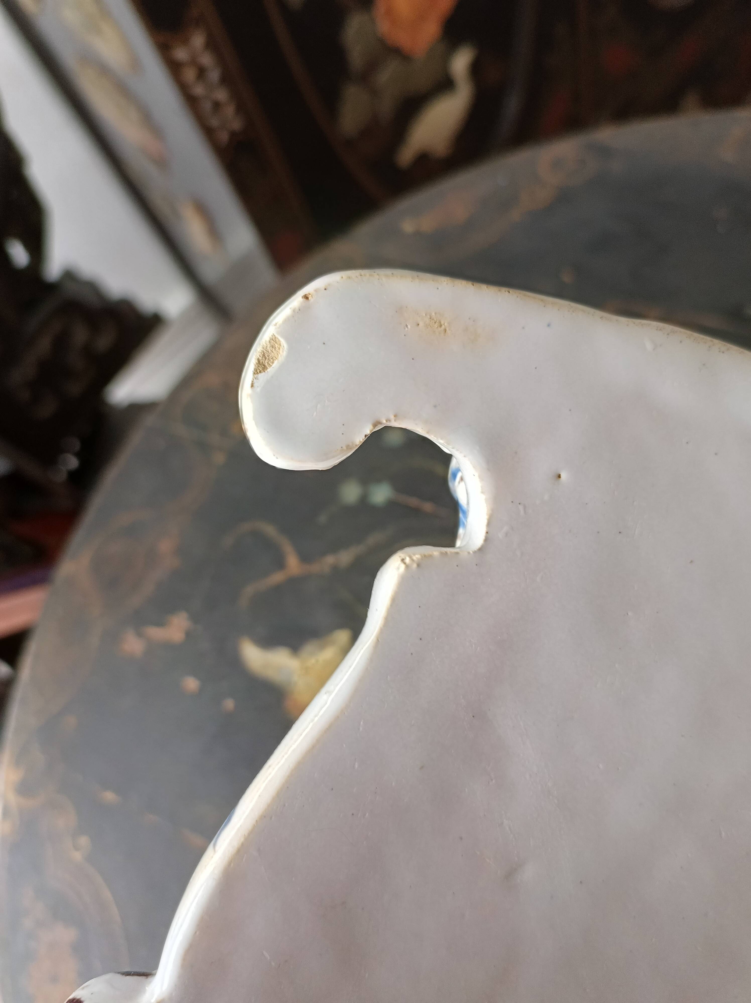 Small planter in Moustier/Rouen style from the 18th century.