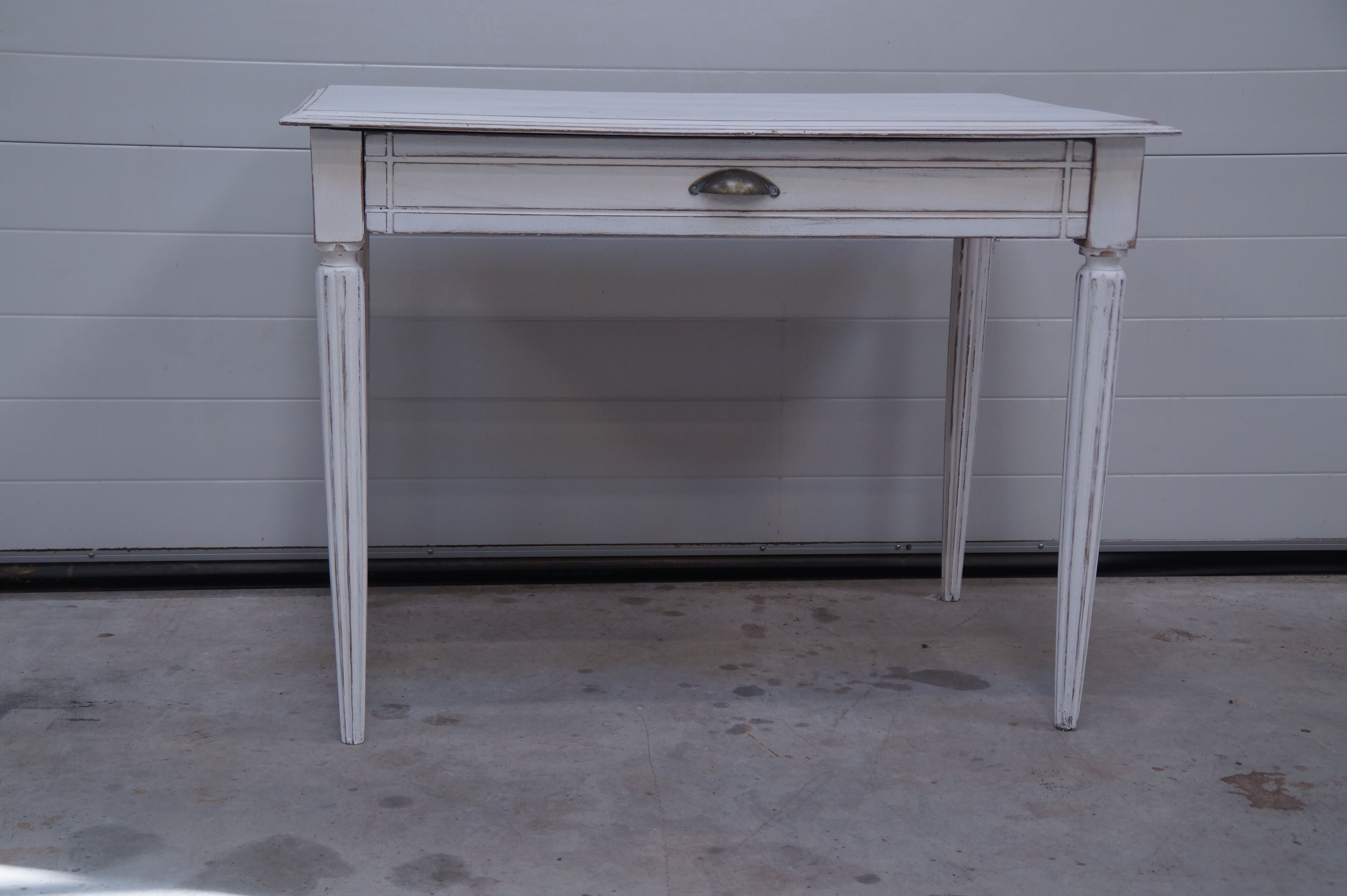 Bureau de style Louis XVI patiné