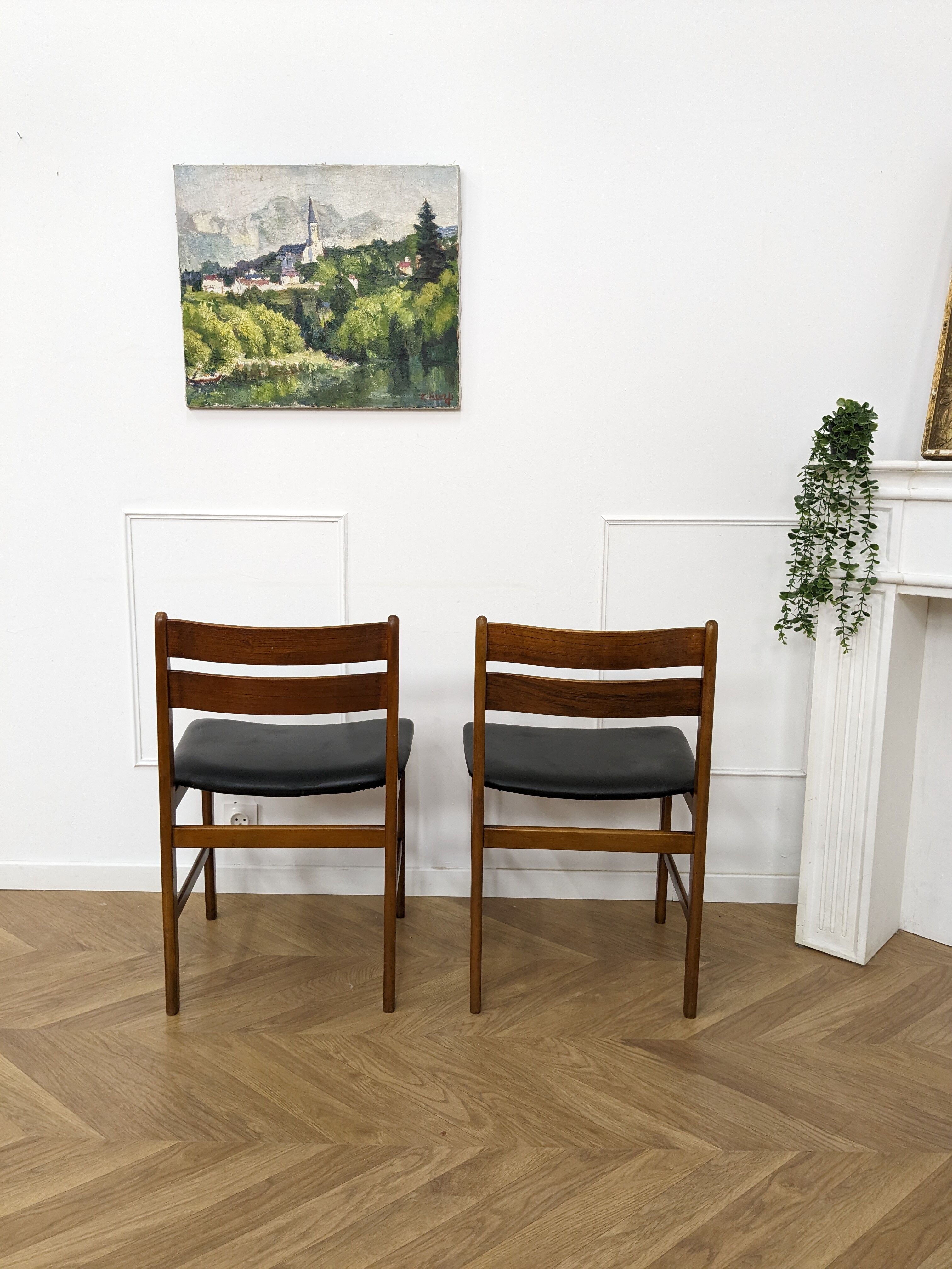 2 Scandinavian chairs