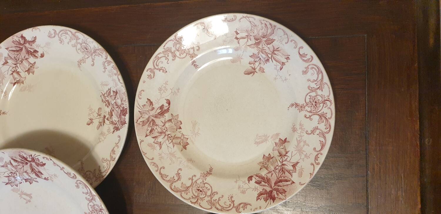 Four St Amand and Hamage flat plates