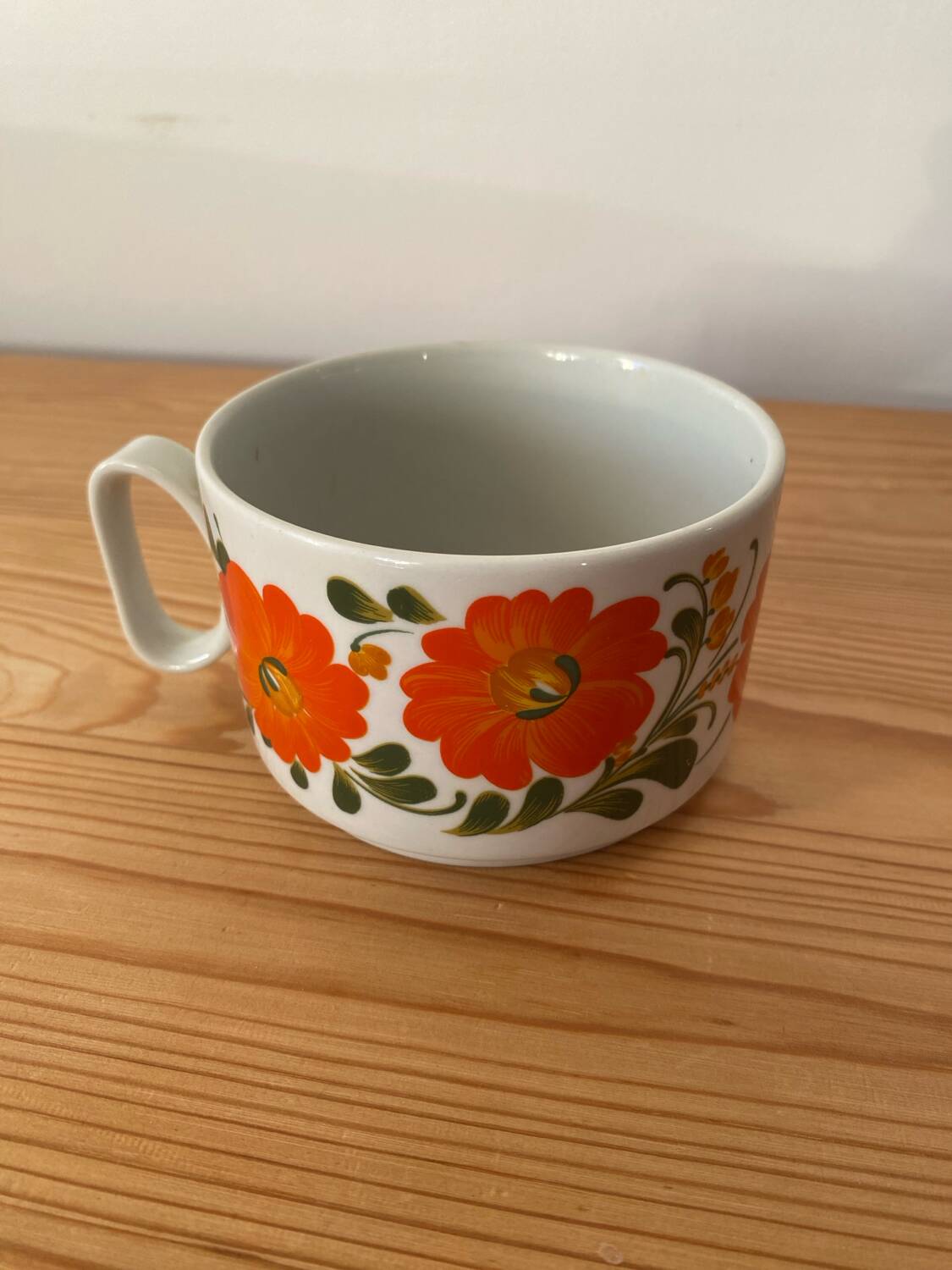 Large vintage Tognana Porceliana d Italia mug.