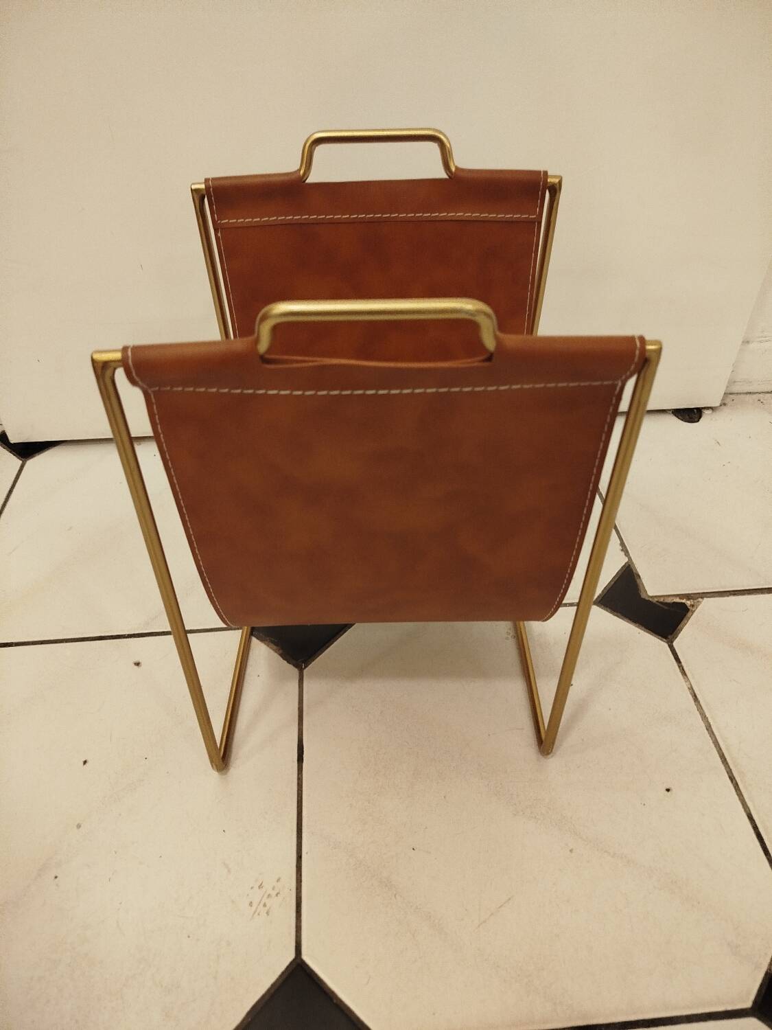 Vintage leather and brass magazine rack – Modernist design 1960s/70s