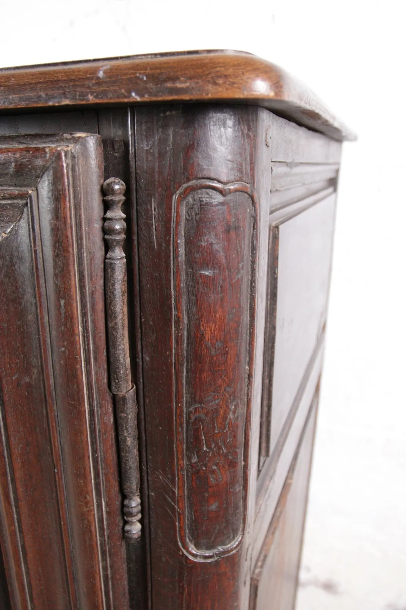 Unique 17th century cabinet portrait and scallop
