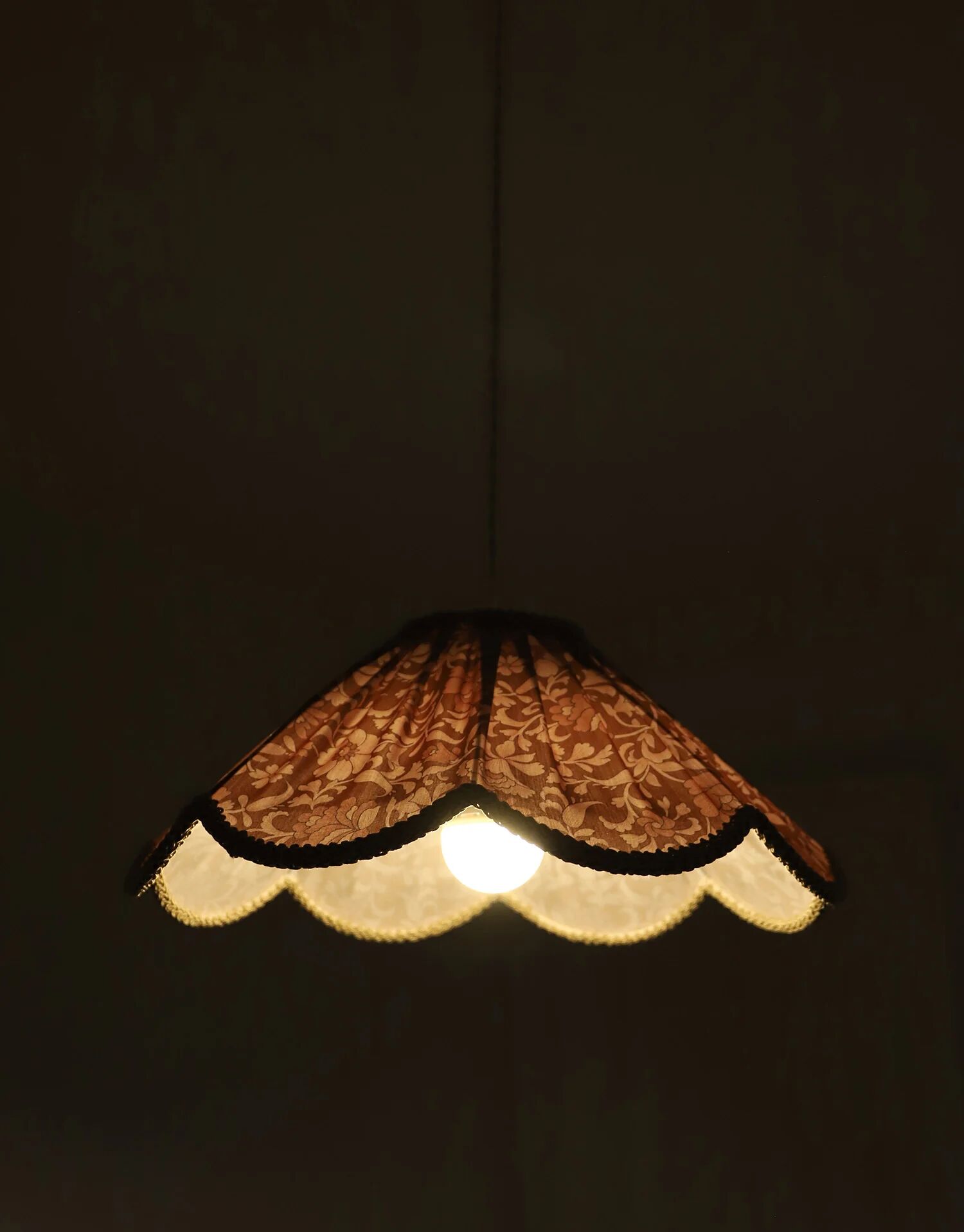 Suspension with printed floral design Françoise "auburn flowers"