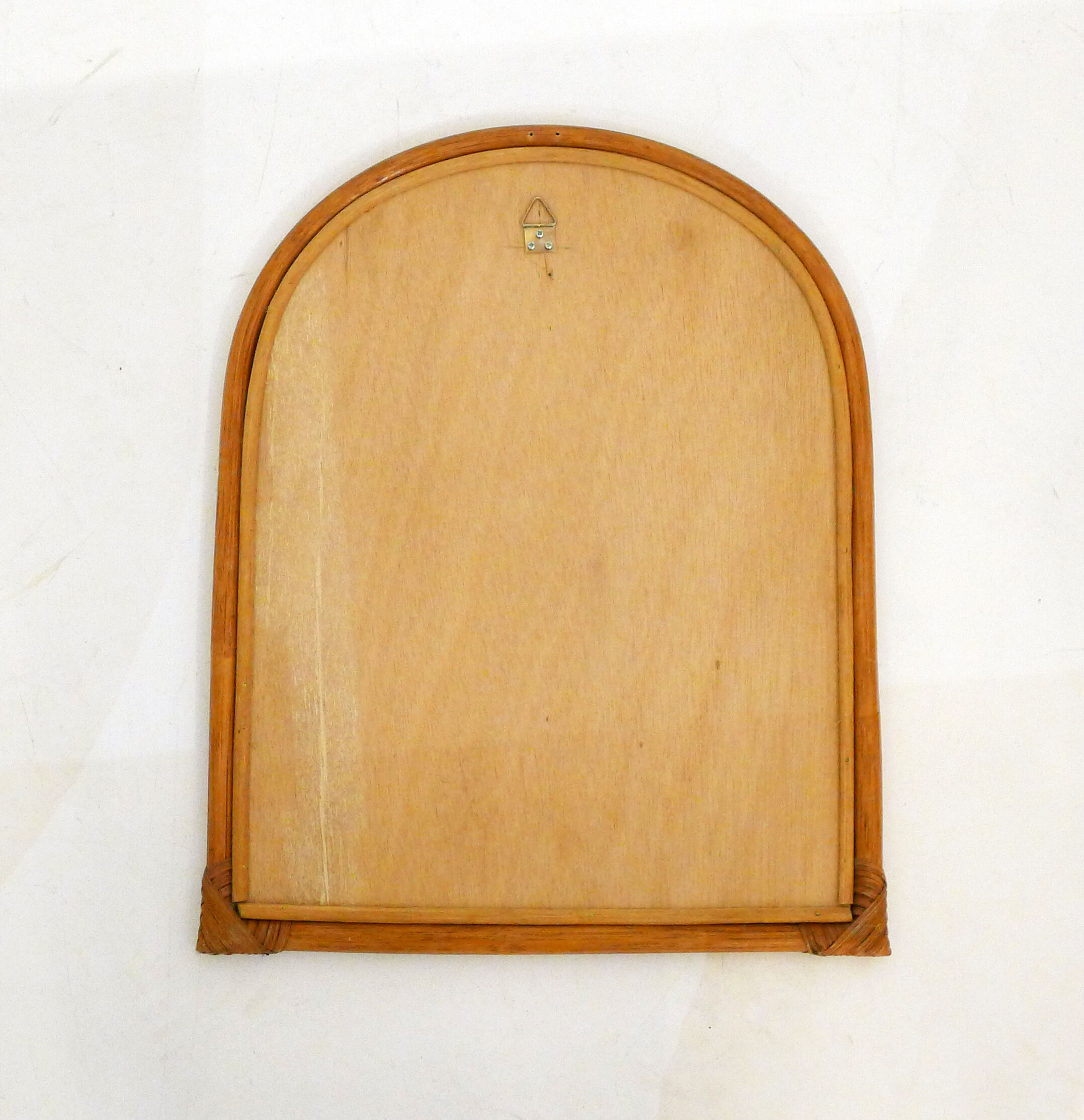 Rounded wall mirror in rattan 35x45cm