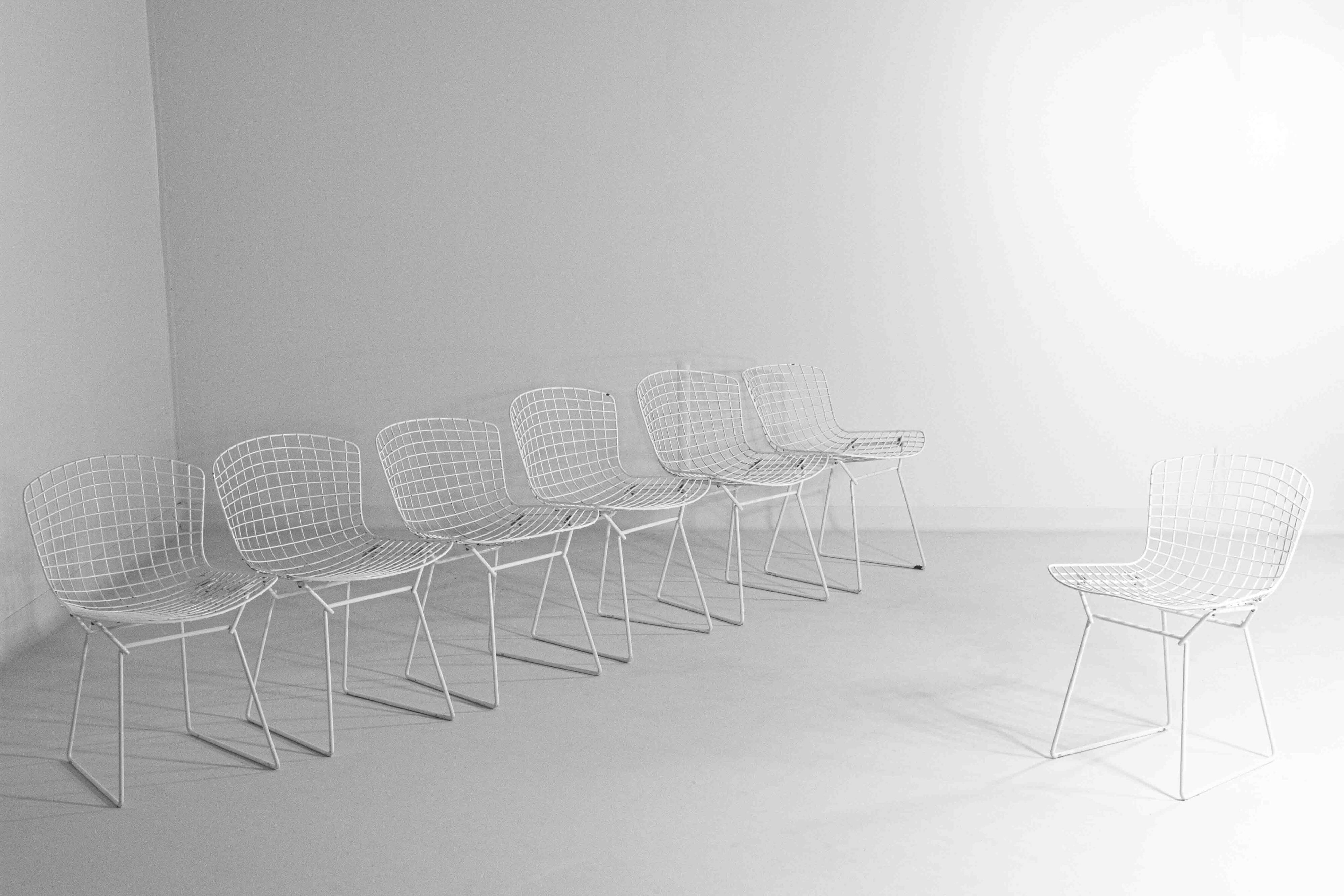 Set of 7 white coated wire chairs by Harry Bertoia for Knoll, 1970s