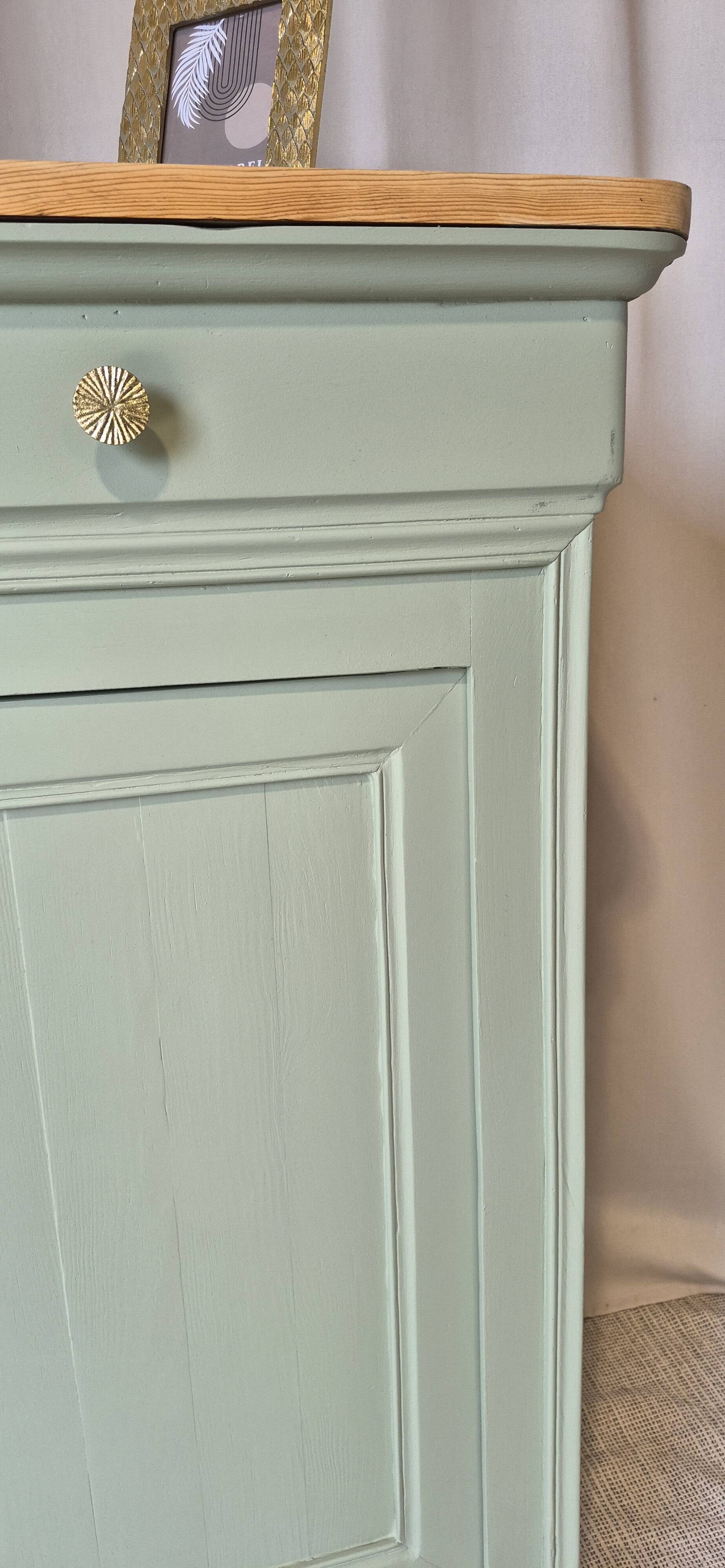 Buffet with 2 doors