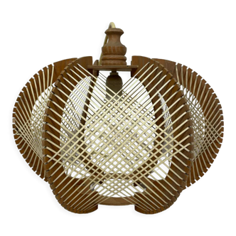 Scandinavian pendant lamp in wood and wires