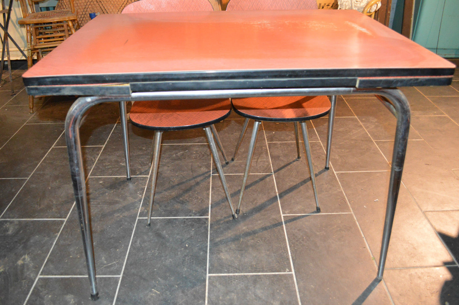 Set table and 4 chairs in the 1960s formica
