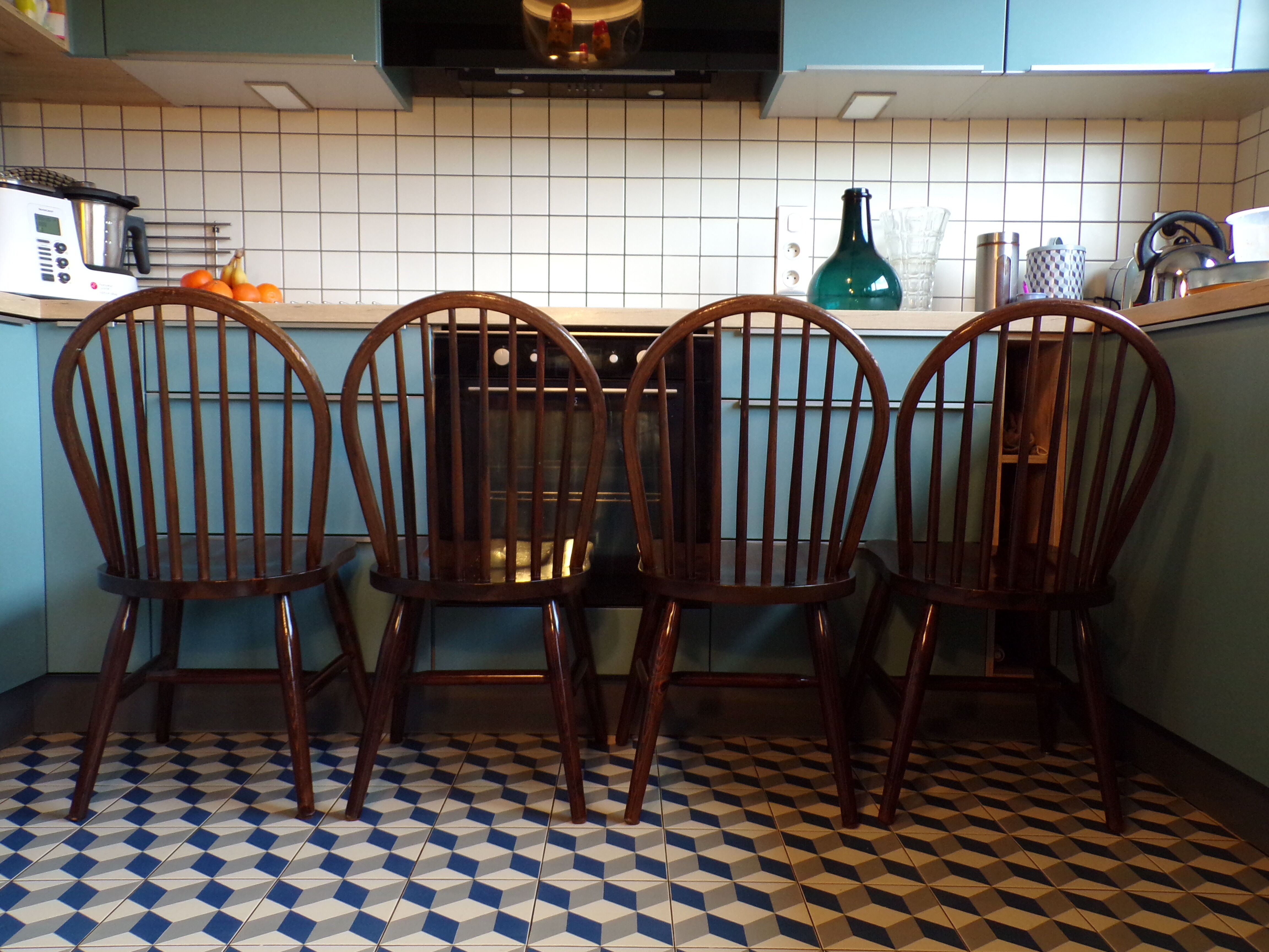 Set of 4 Windsor chairs