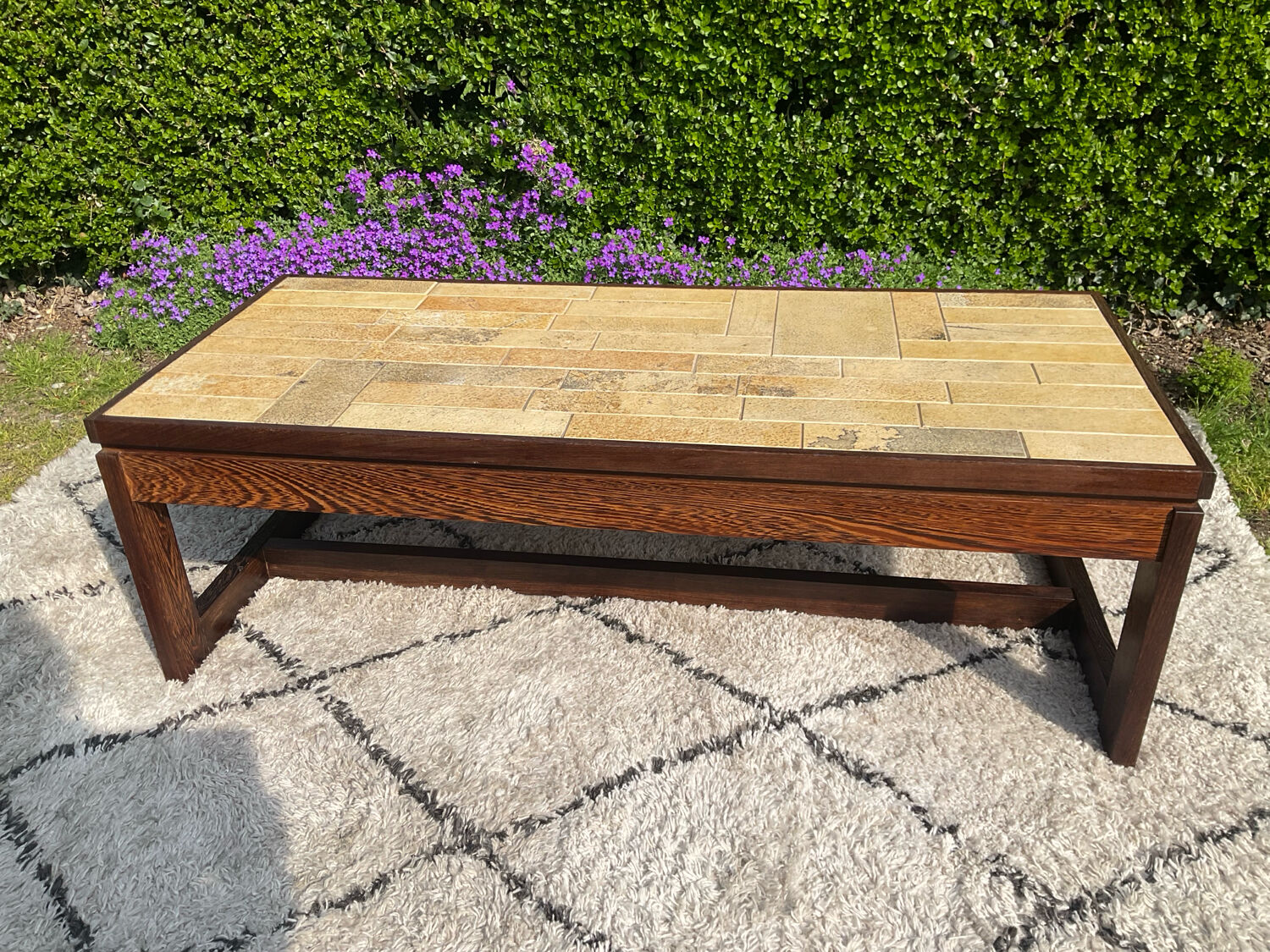 Vintage coffee table in rosewood and ceramic.
