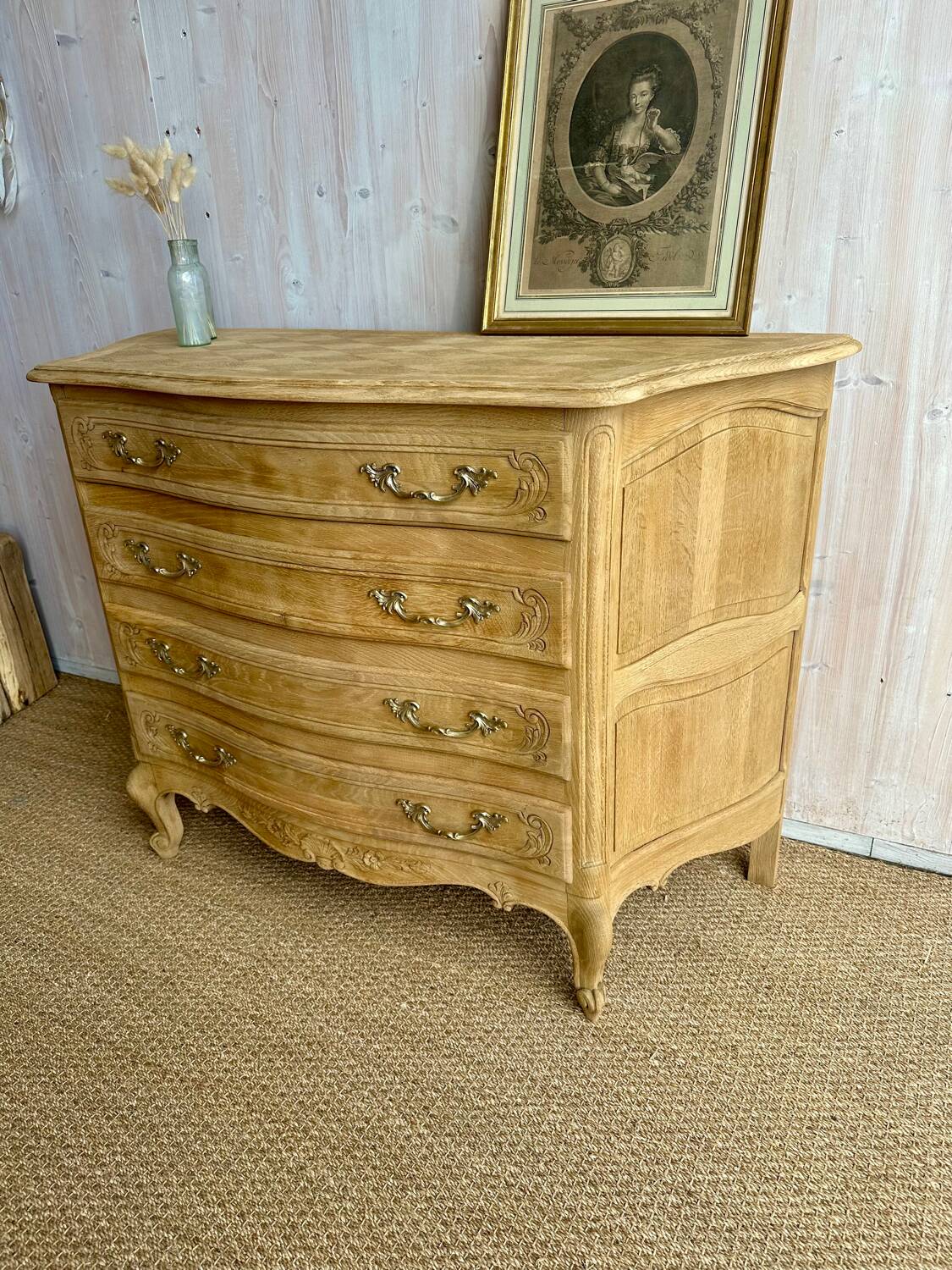 Louis XV provincial commode in solid oak – marquetry top