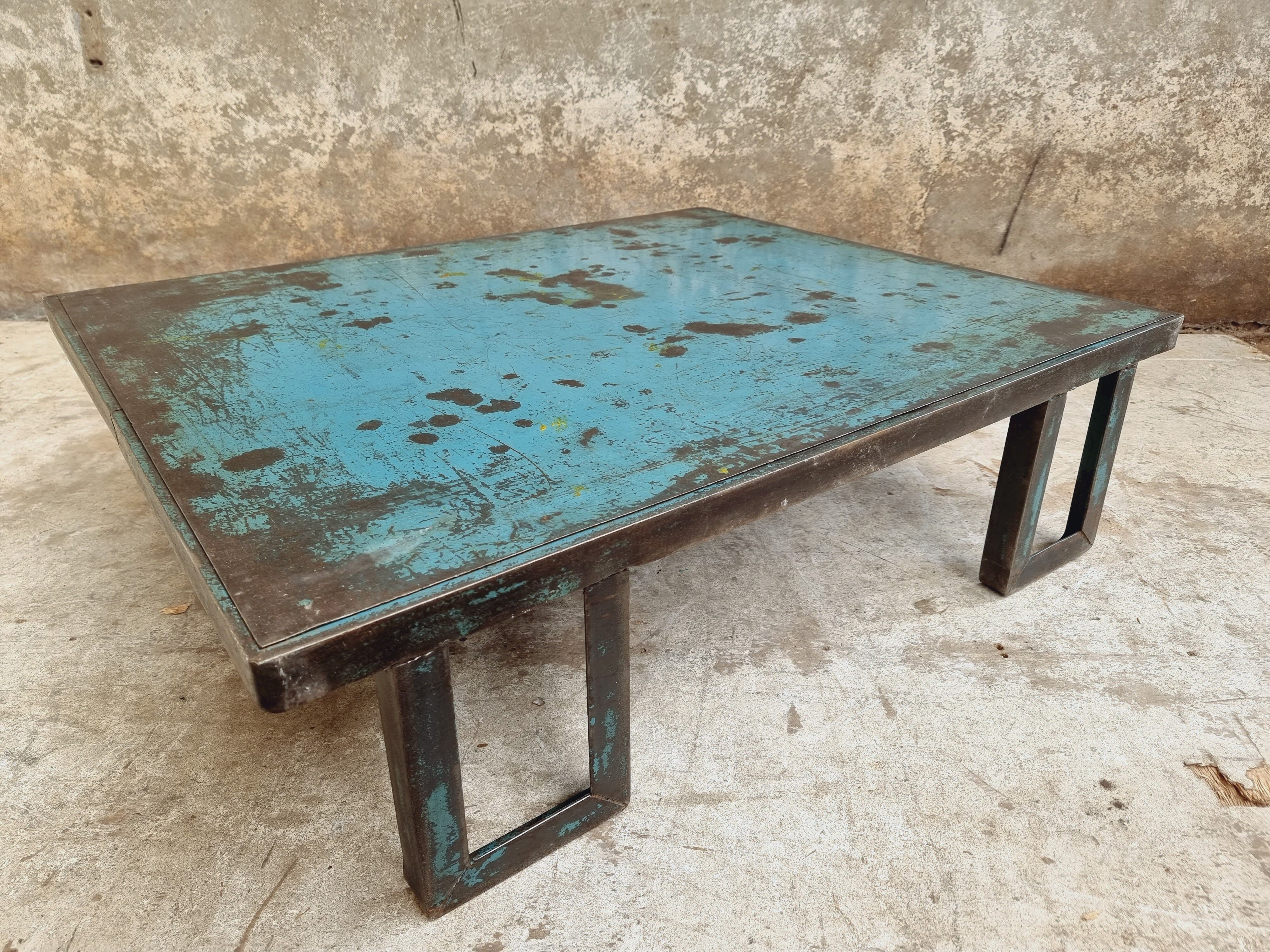 Table basse industrielle acier azur 90 x 110 cm