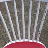 Set of 4 Scandinavian style chairs from the 50s in white lacquered wood and red skaï patties