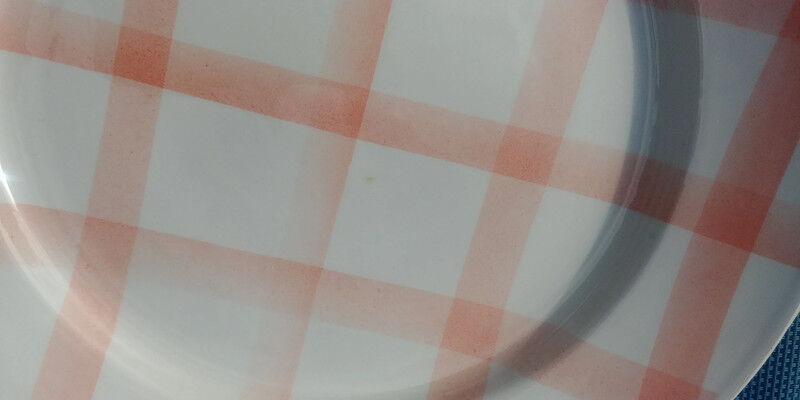 Round/flat serving dish, Moulin des Loups Orchies décor Scottish tiles orange