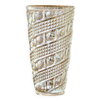 Glass vase with diamond point and spiral decoration