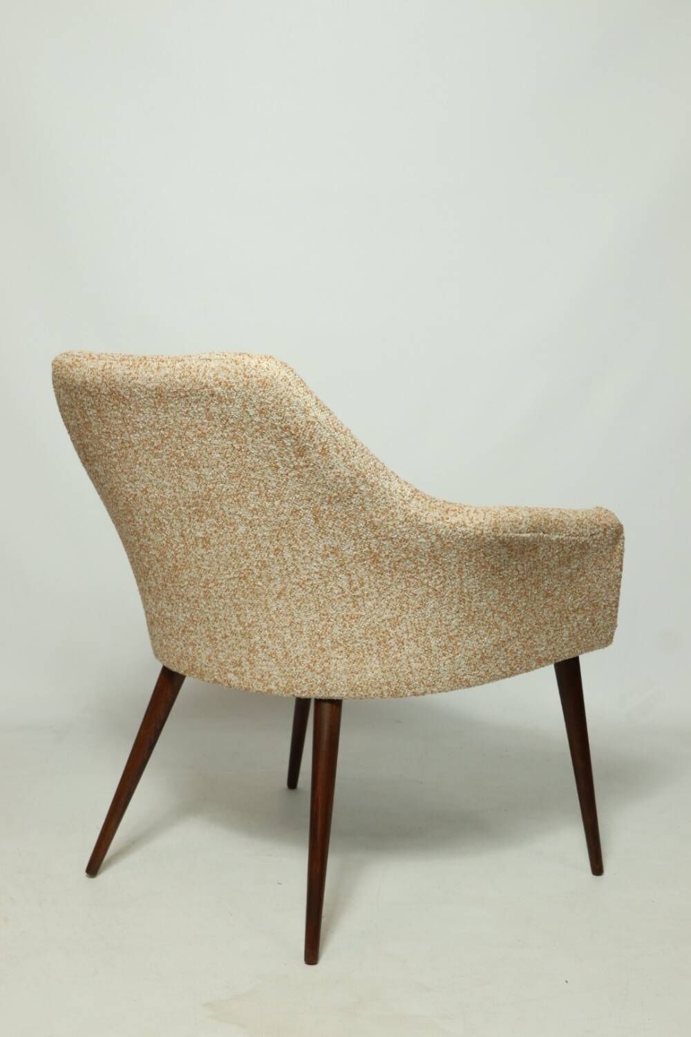 Modern fauteuil en bois orange polka dot bouclé tissus 1960 cocktail fauteuil de salon