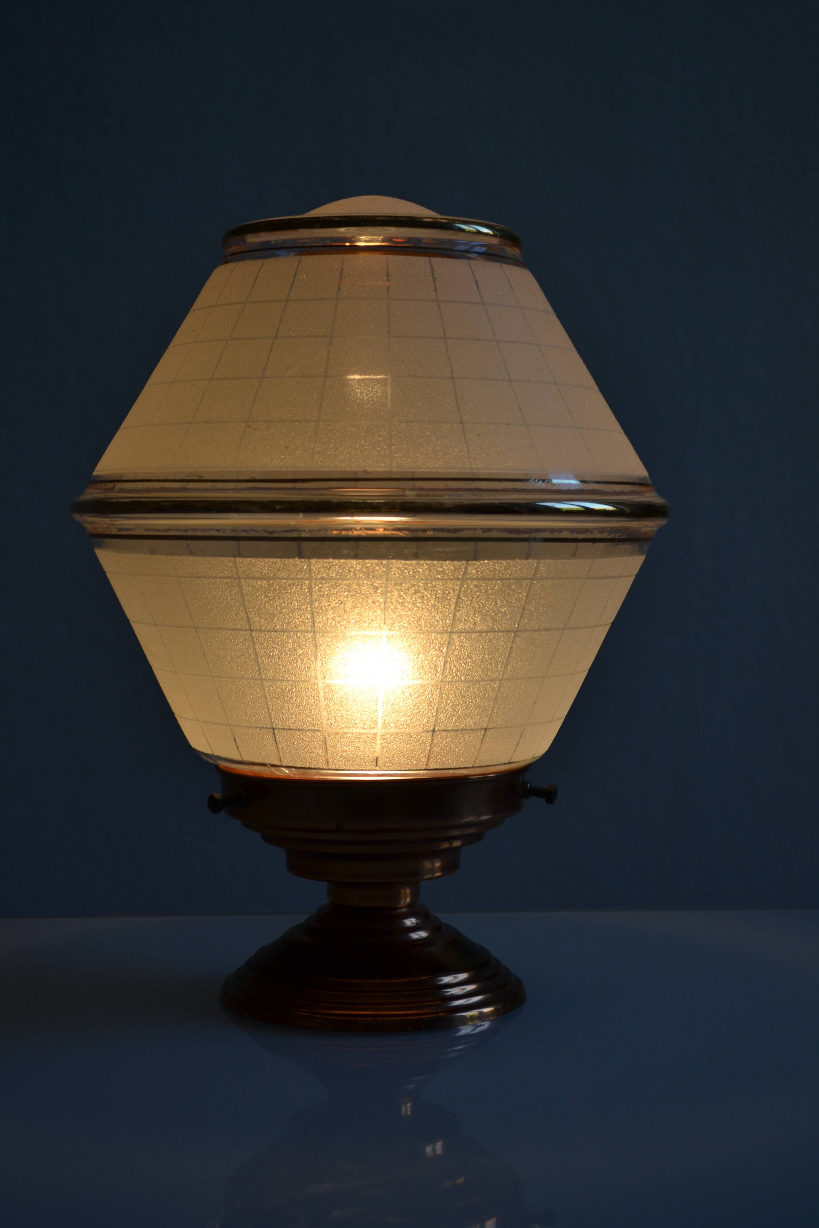 Art Deco table lamp with granite glass globe